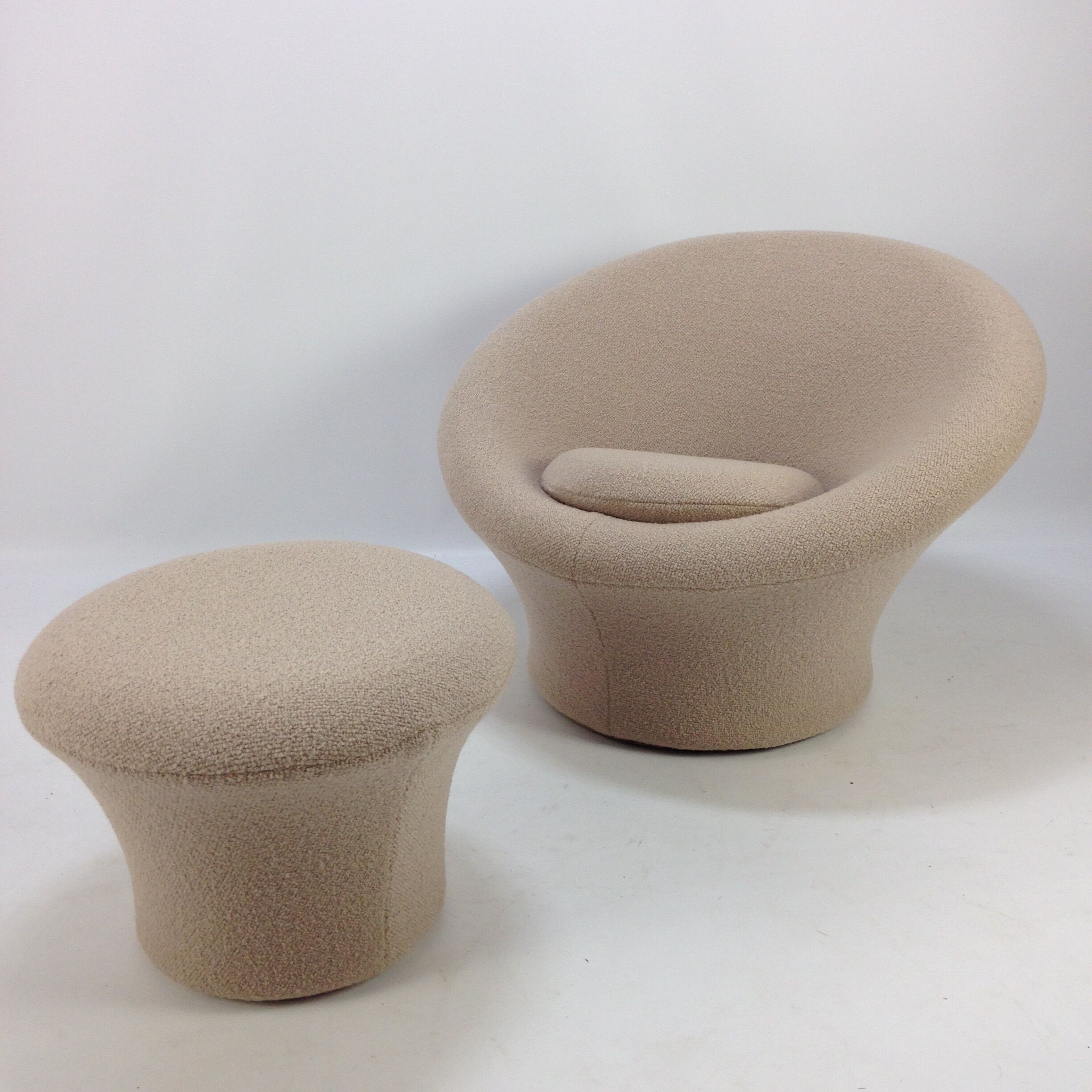 Mushroom armchair with pouf by Pierre Paulin for Artifort, Pierre Frey