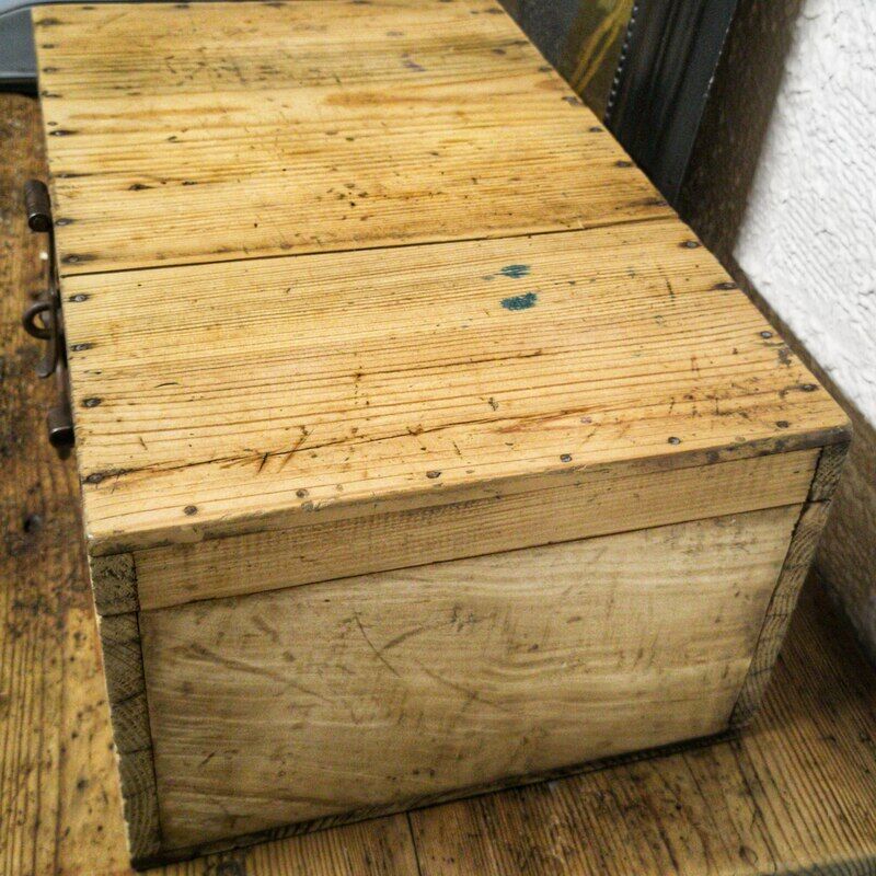 Caisse en bois brut