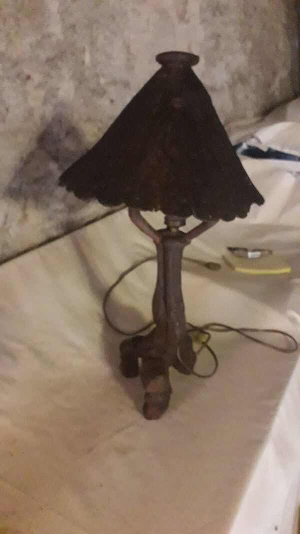 Lampe à poser pied de vigne