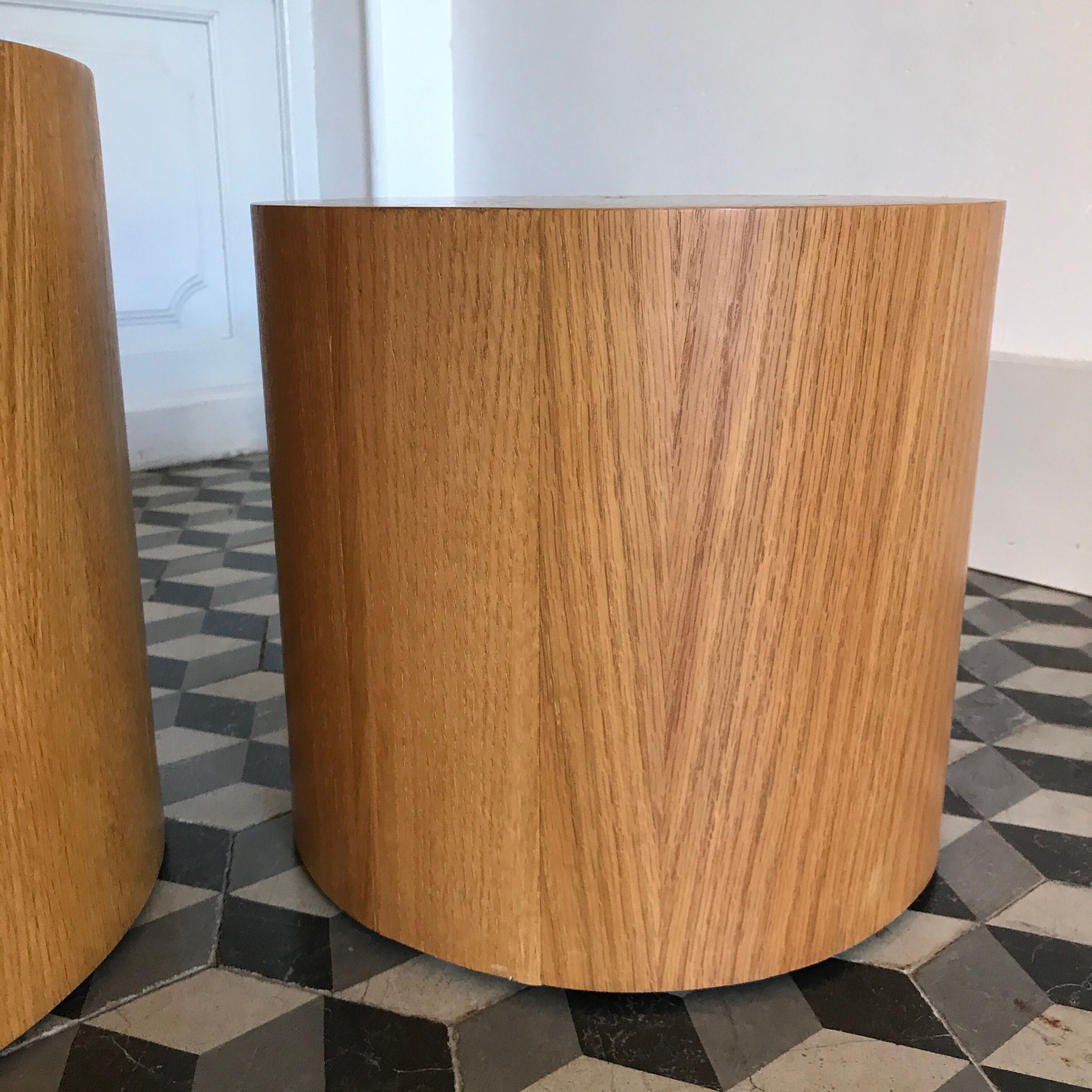 Wooden cylindrical sofa tips