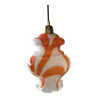 Suspension en verre marbré orange et blanc, 1970