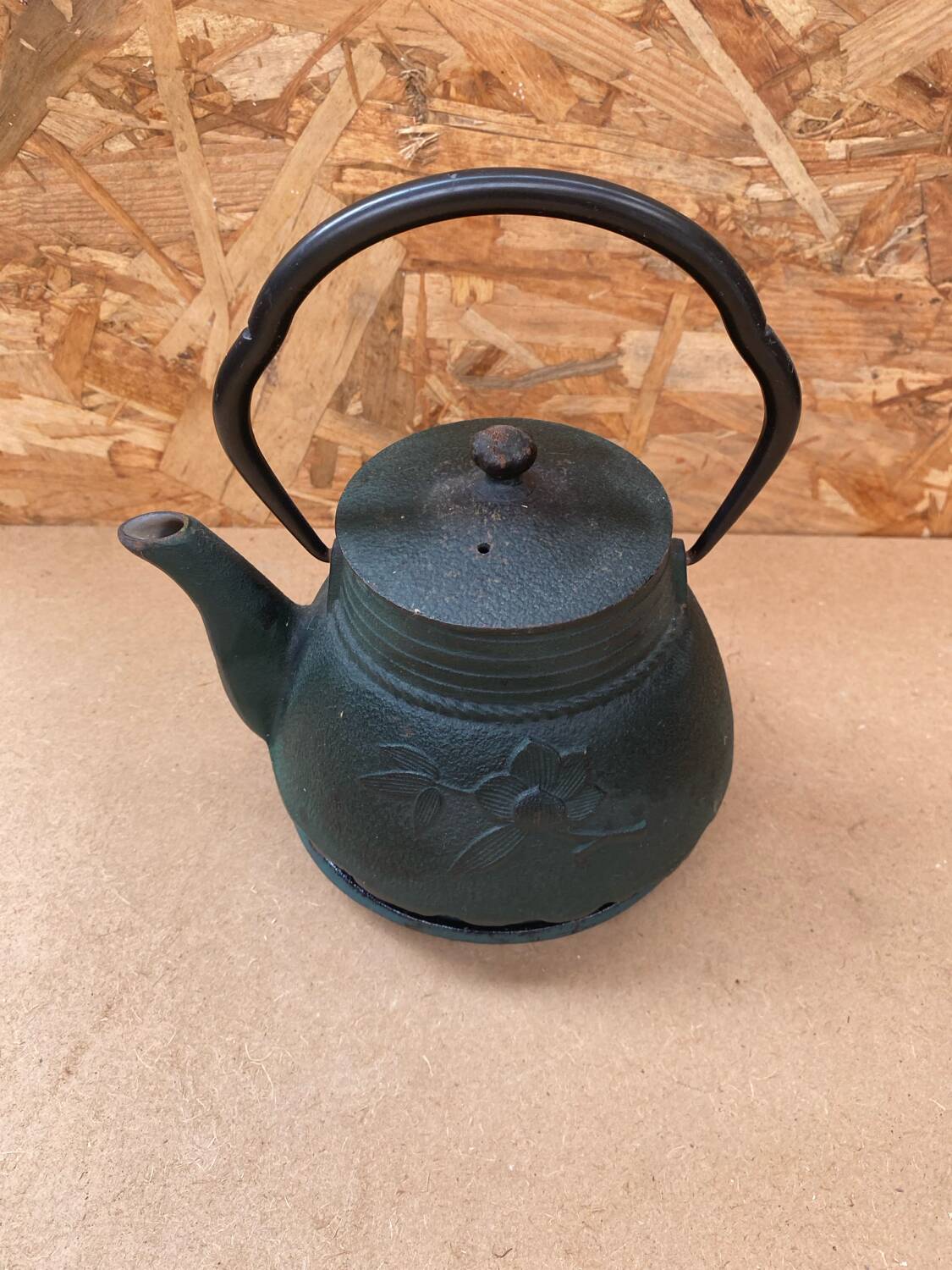 Antique japanese green cast iron teapot flower decor + vintage stand