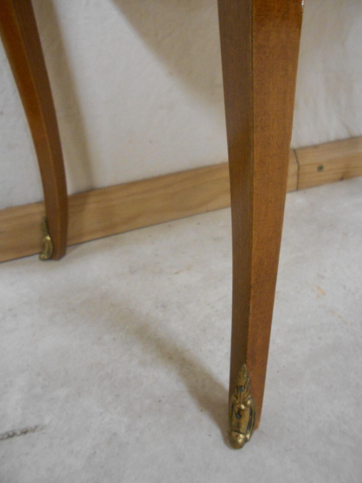 Half-moon dresser marqueted