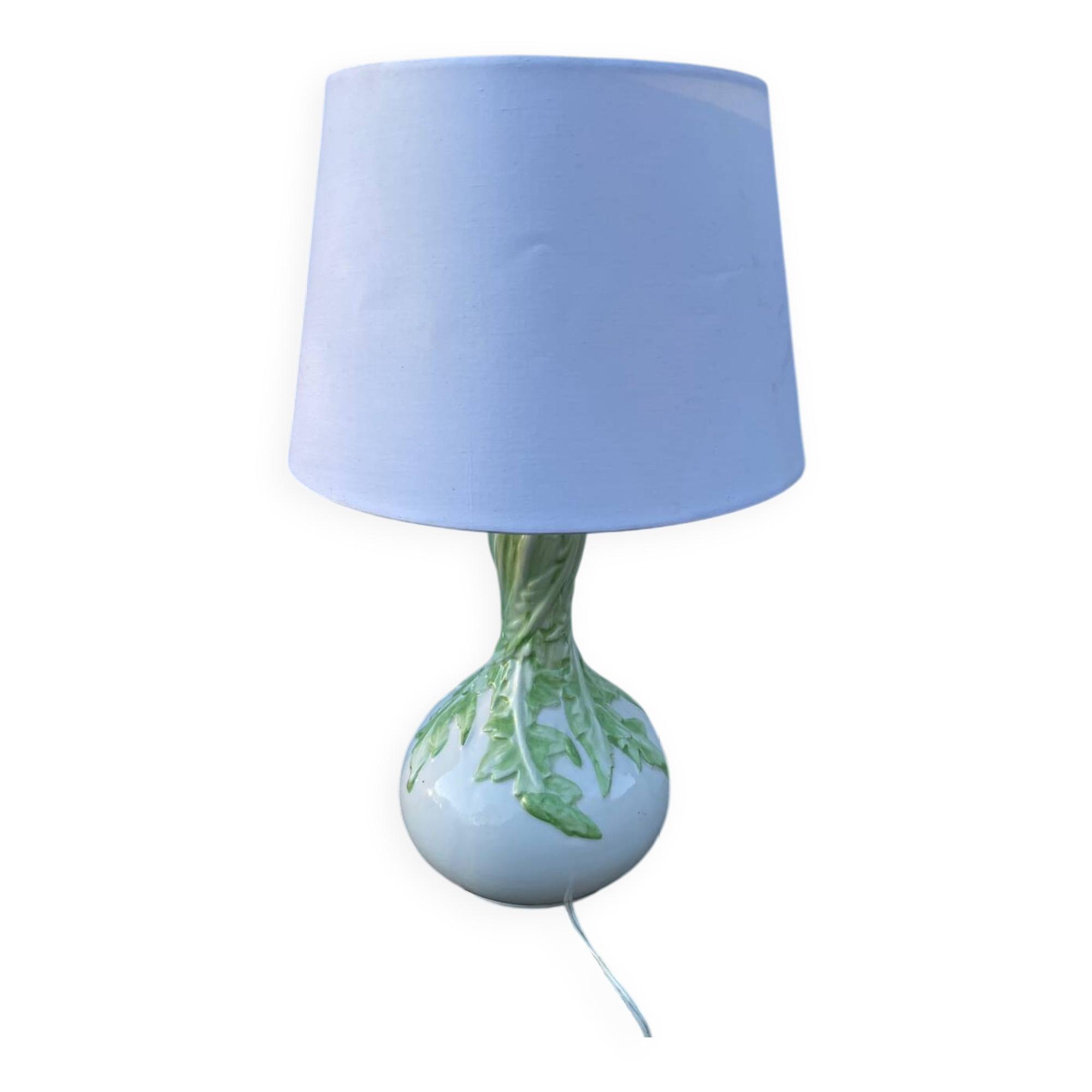 White ceramic lamp with foliage decoration