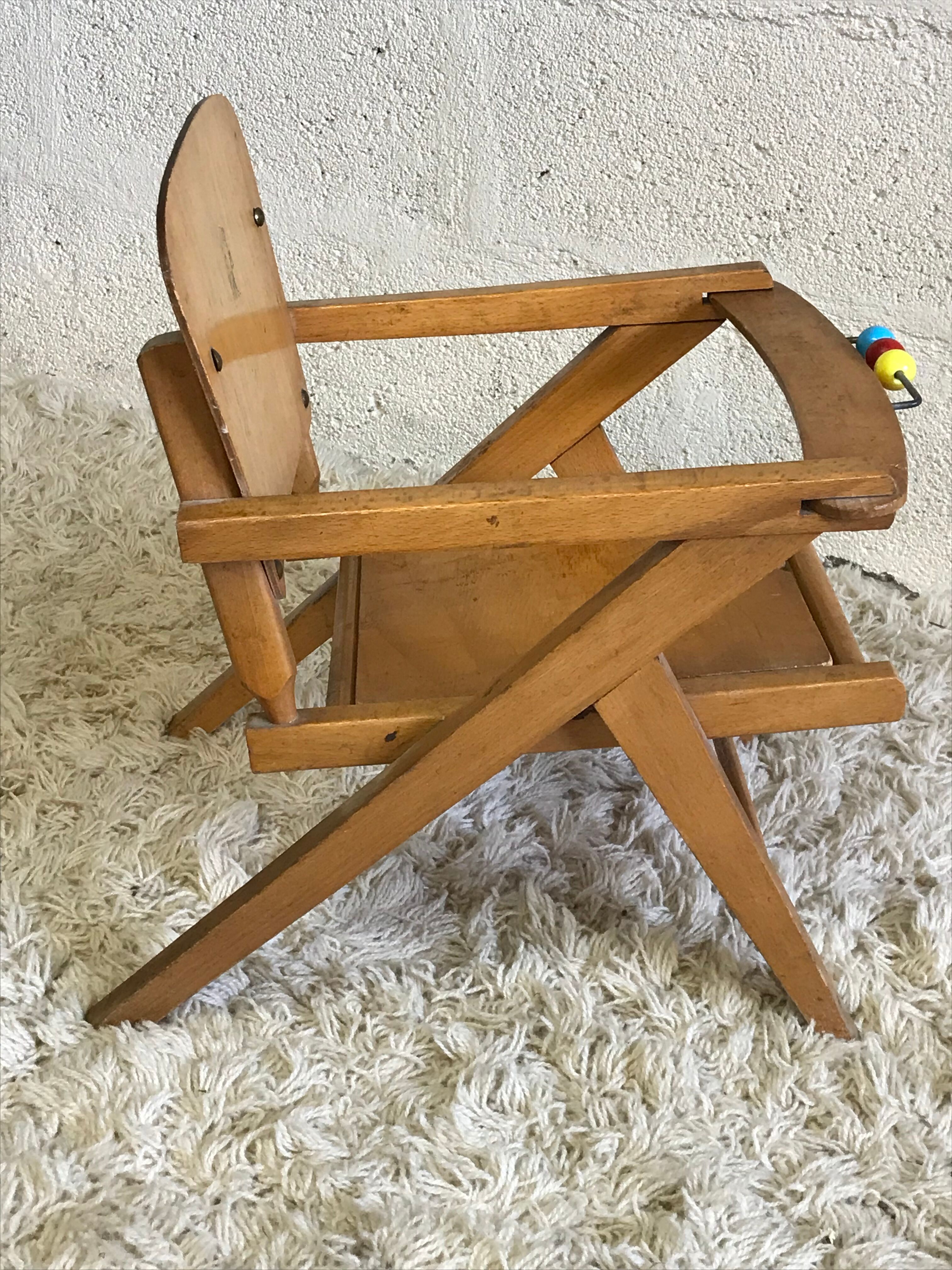Baby chair with compass feet
