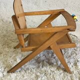Baby chair with compass feet