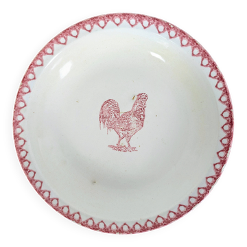 Old shallow dish with a red rooster, sponge decoration.