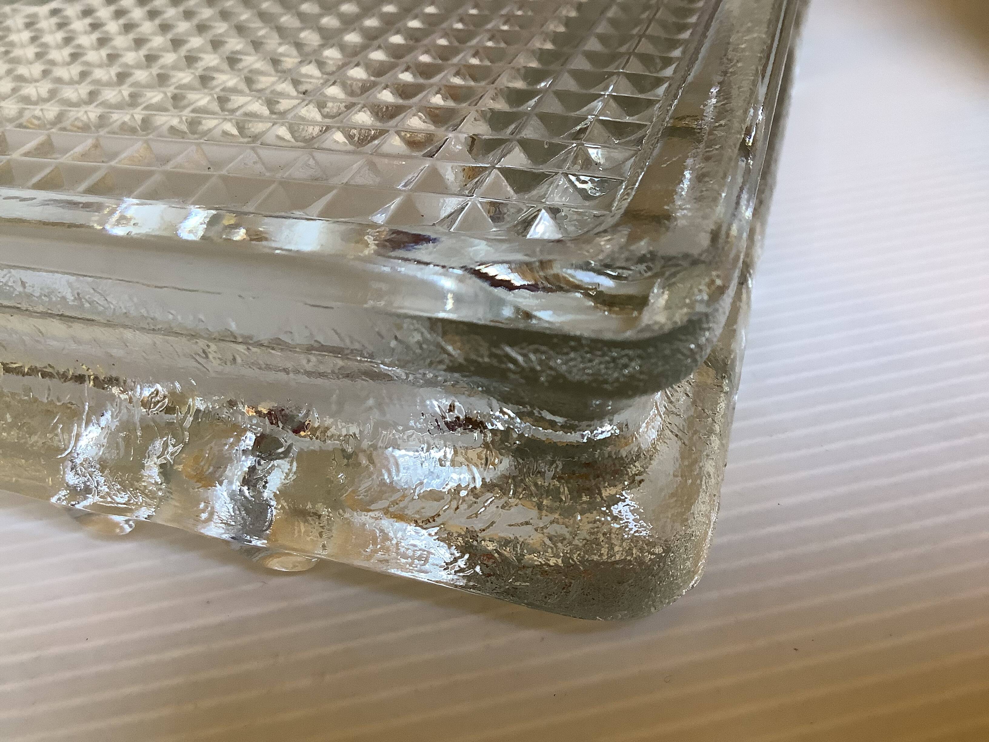 Empty Saint Gobain ashtray pocket with diamond tips