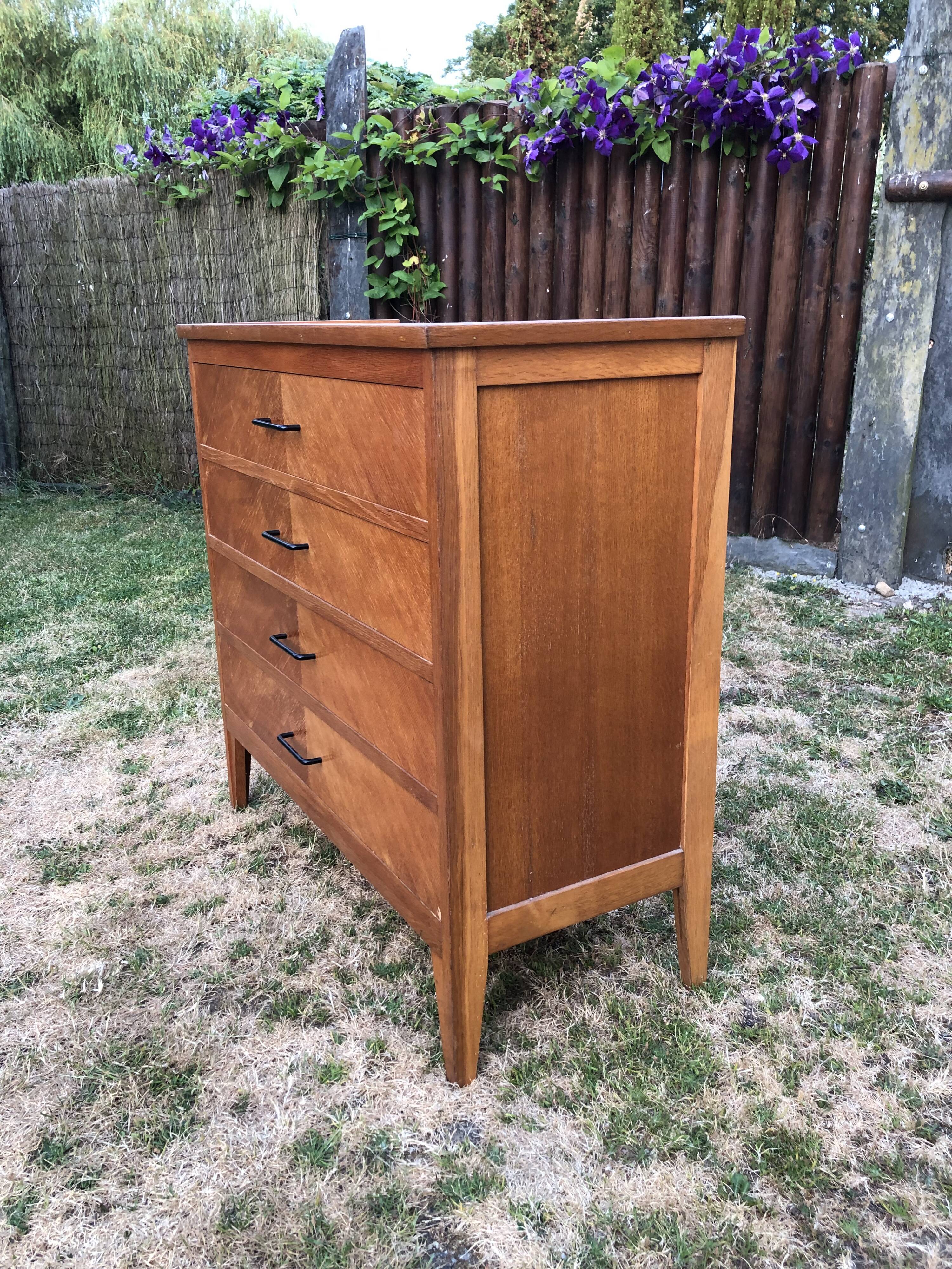 Vintage chest of drawers with 4 oak drawers