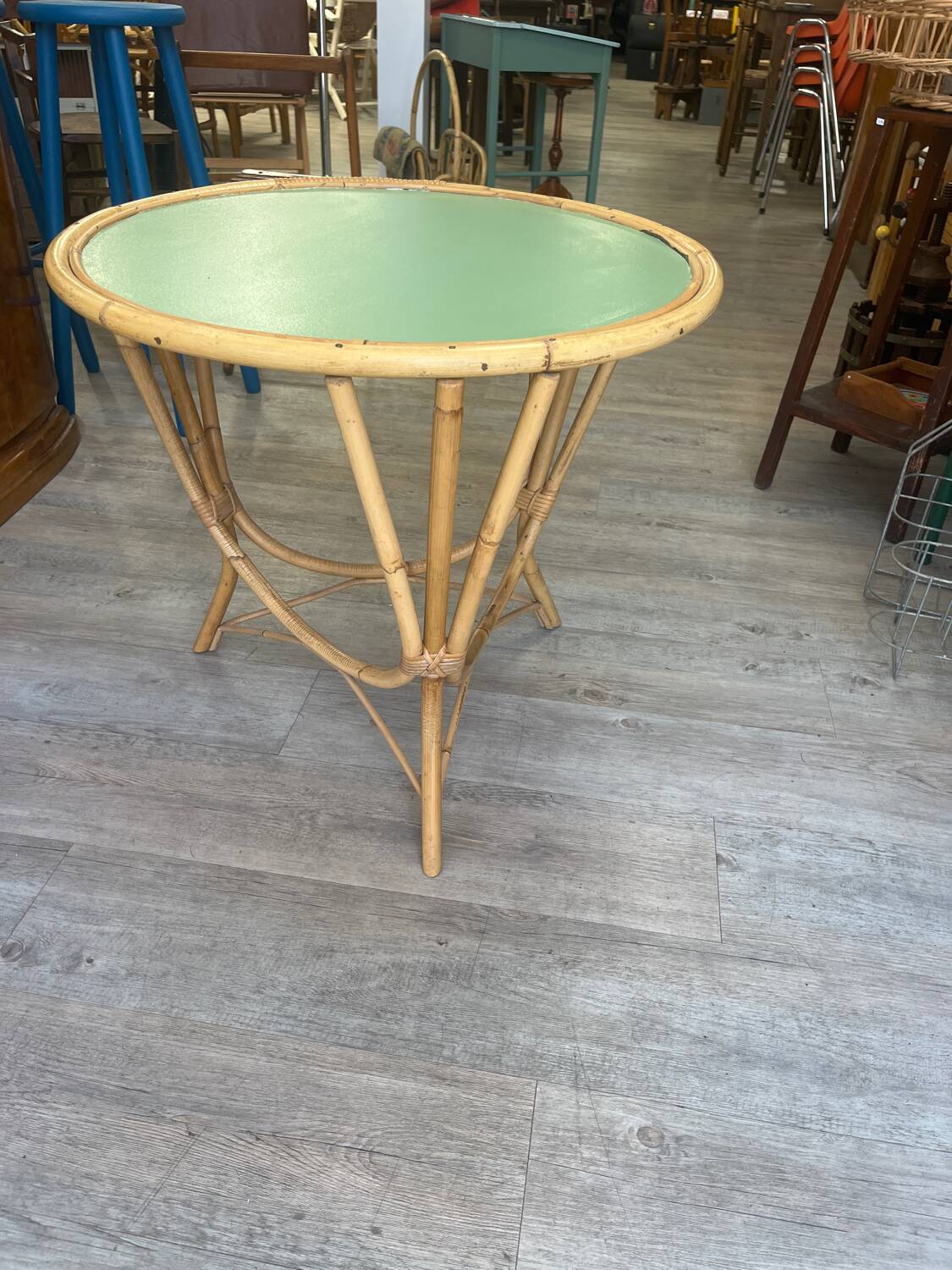 Wicker coffee table and paint