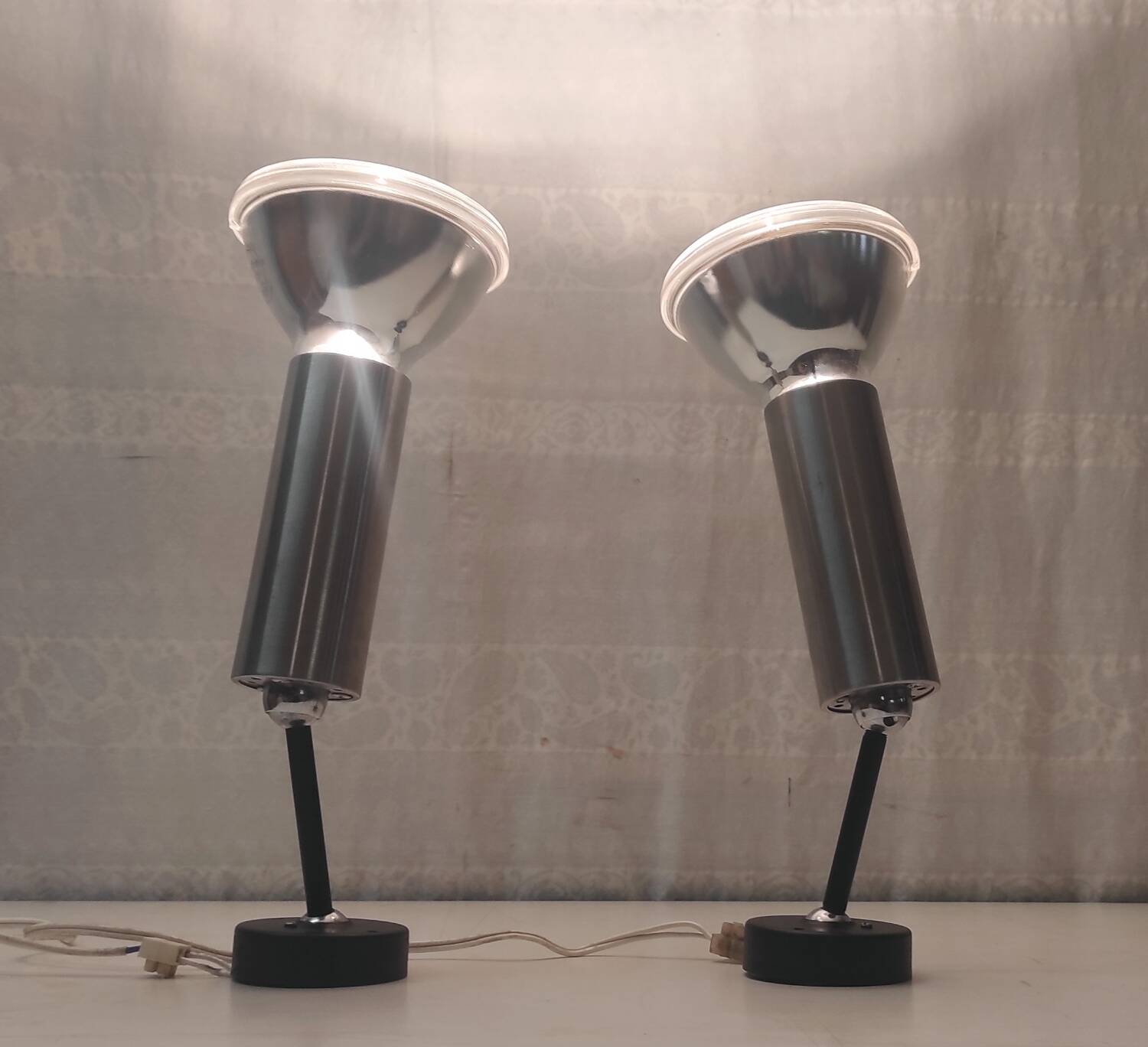 Wall lights - duo of articulated spots in chrome and black metal - 1970s