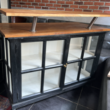 Buffet / bar / table