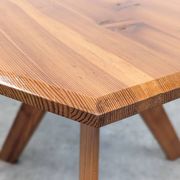 Table d'appoint brutaliste française en pin, années 1970