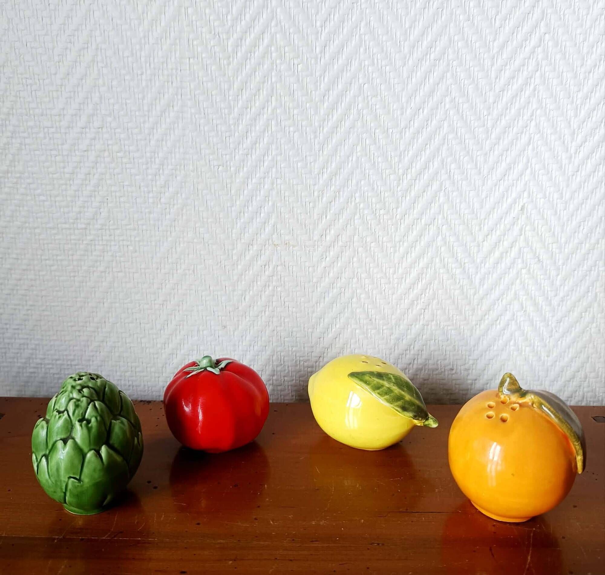 Set of salt cellars in fruit and vegetable slipware vintage