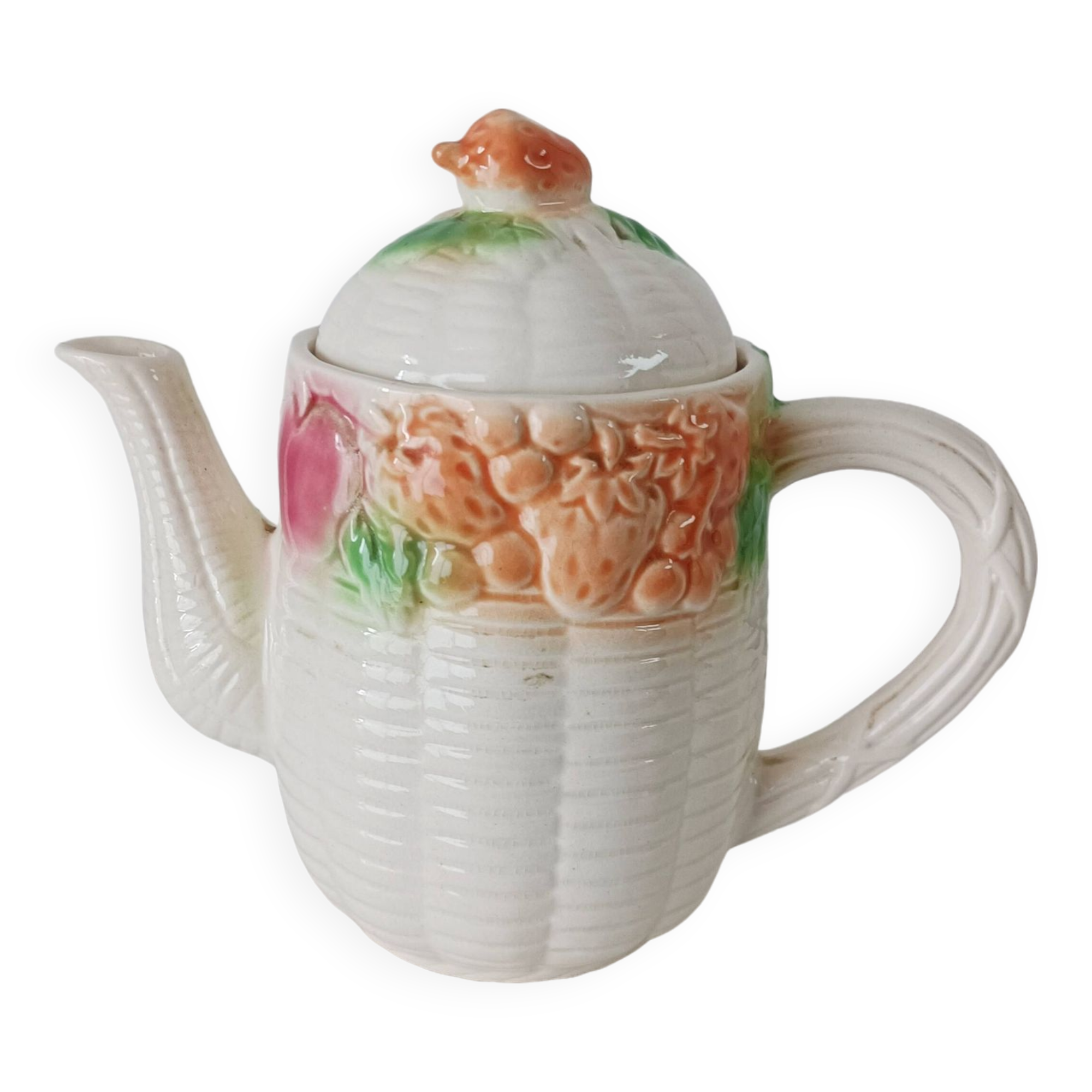 Théière en barbotine, décor fruits