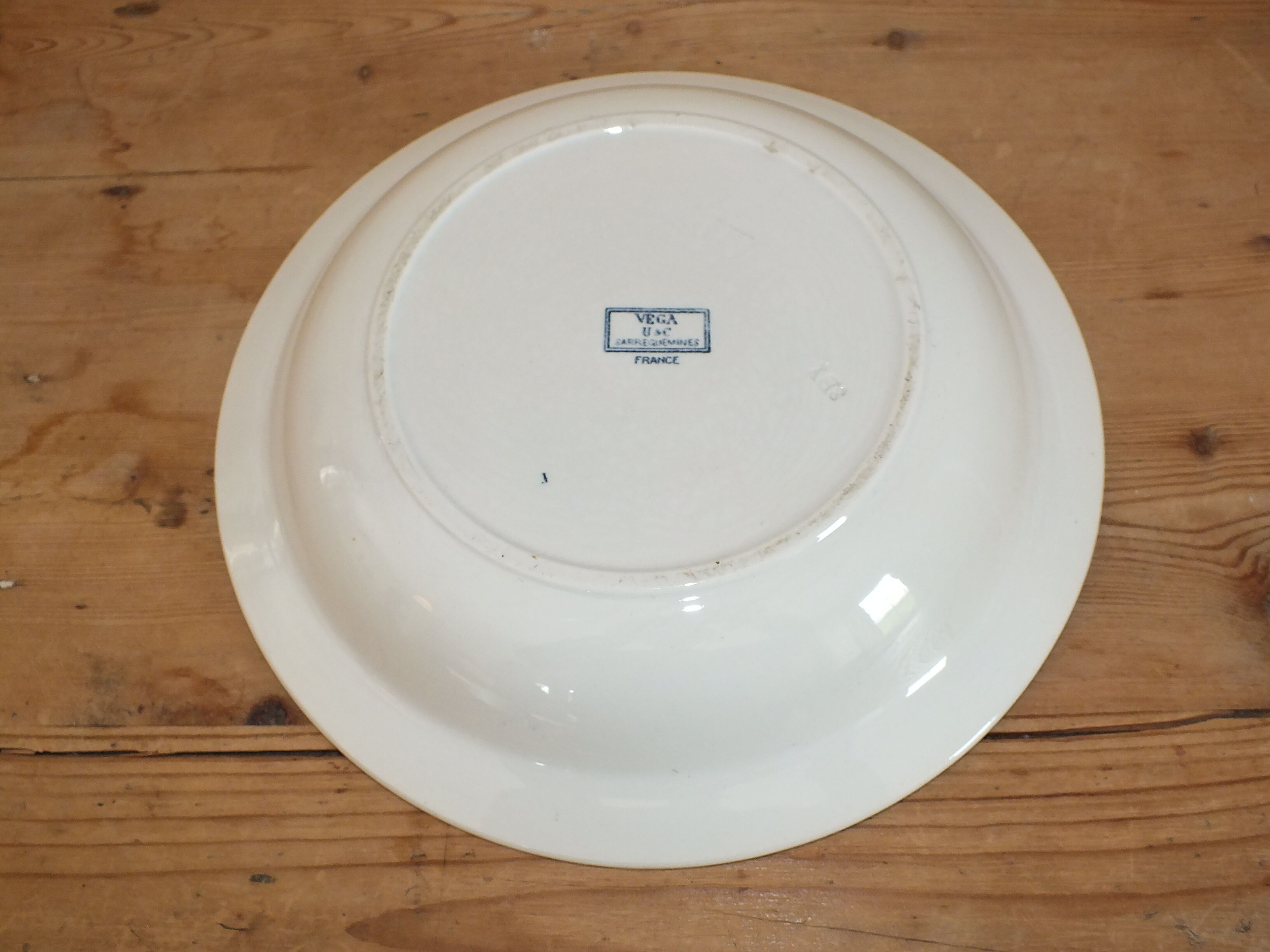 Round hollow dish Sarreguemines U&C Vega - 19th century floral decoration