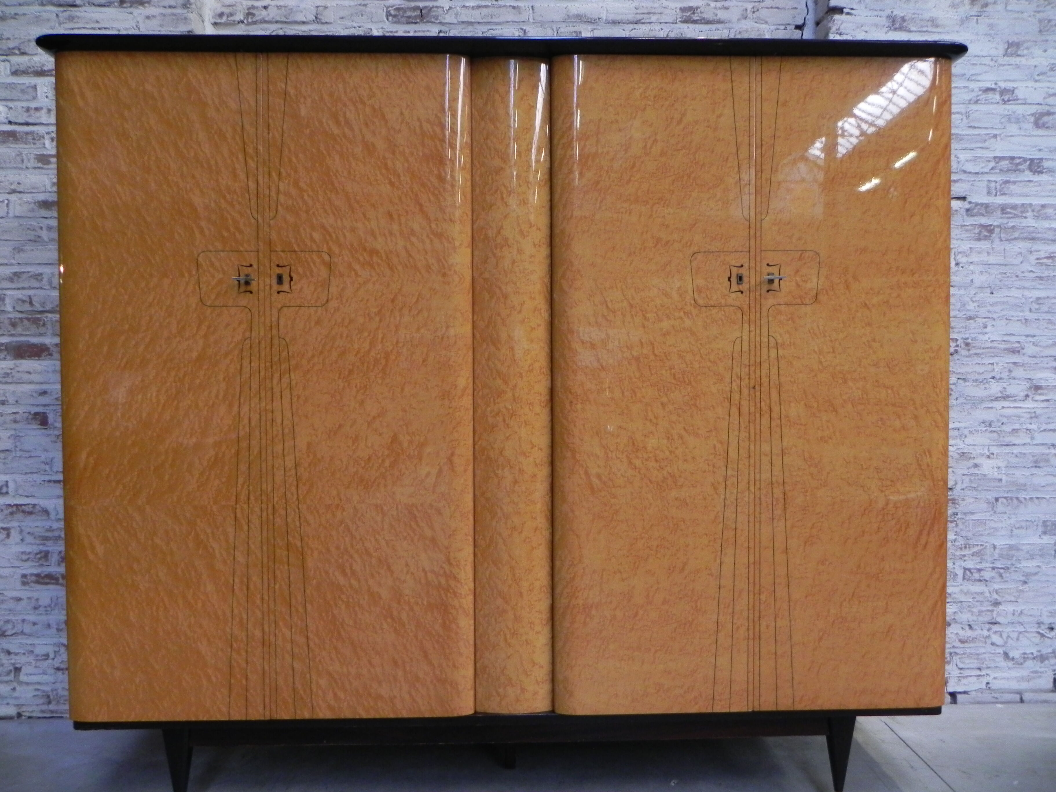 Wardrobe with 4 doors