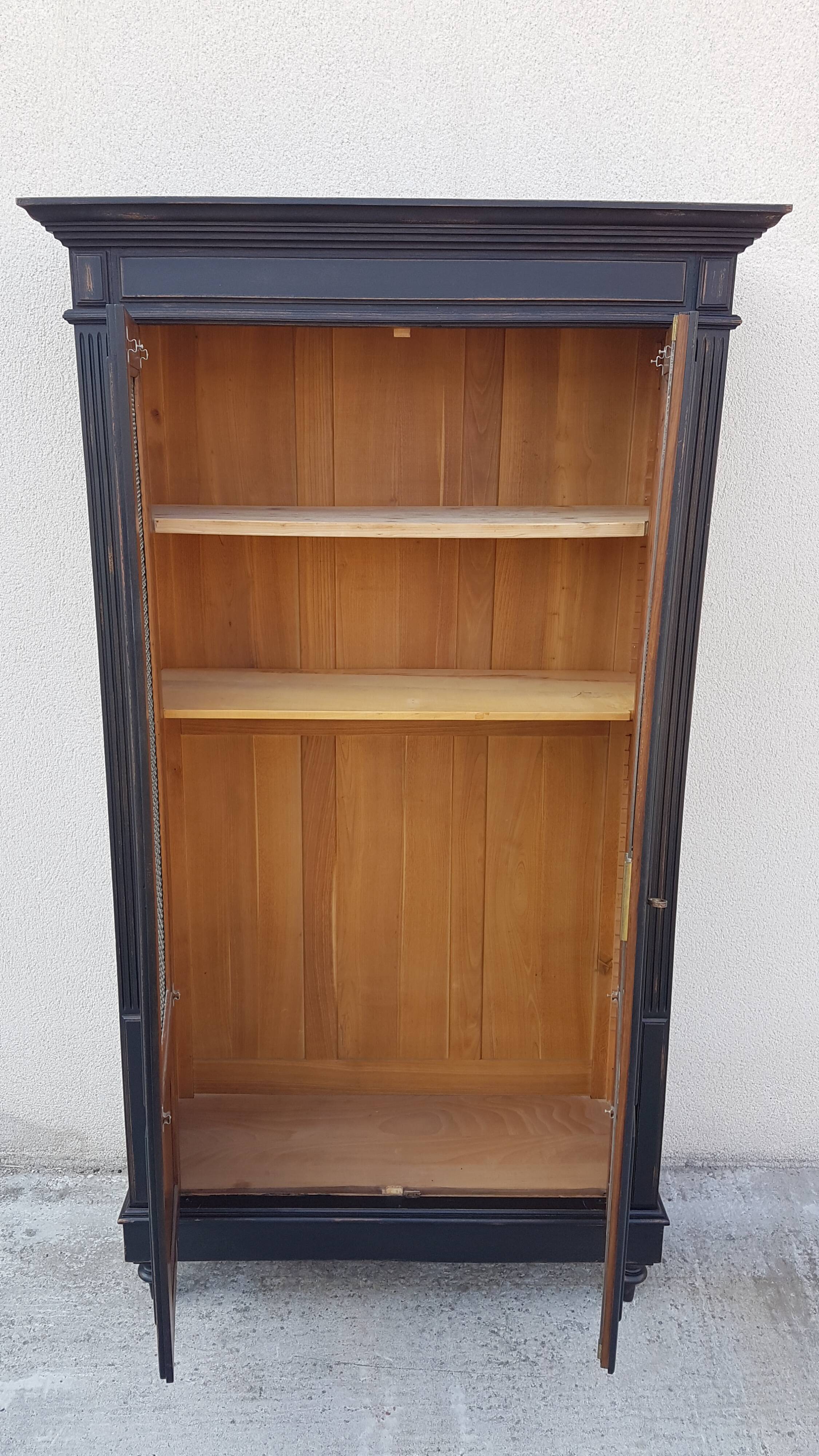 Administrative cabinet