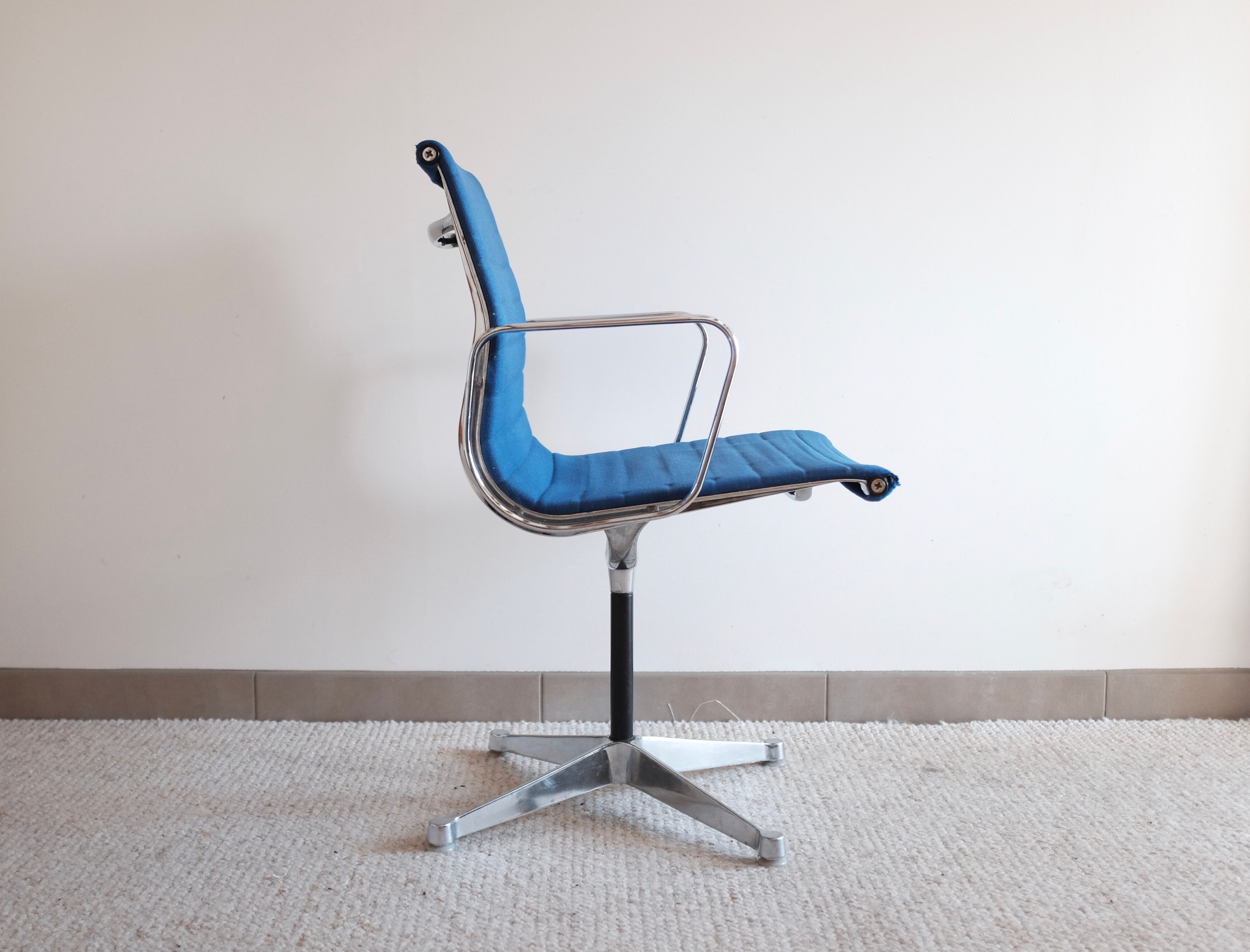 Office chair Eames Model EA 108