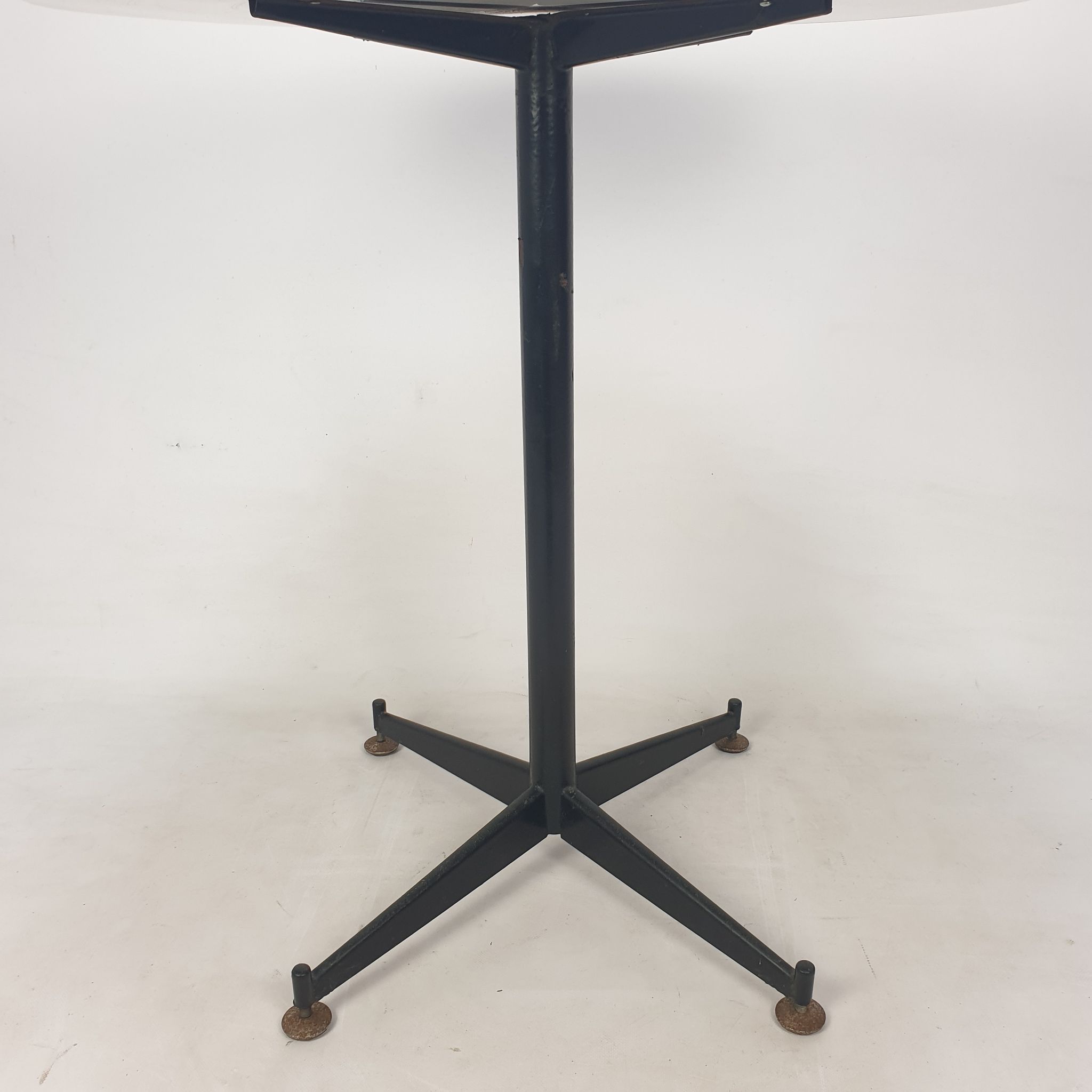 Table à manger ou d’appoint italienne années 1960