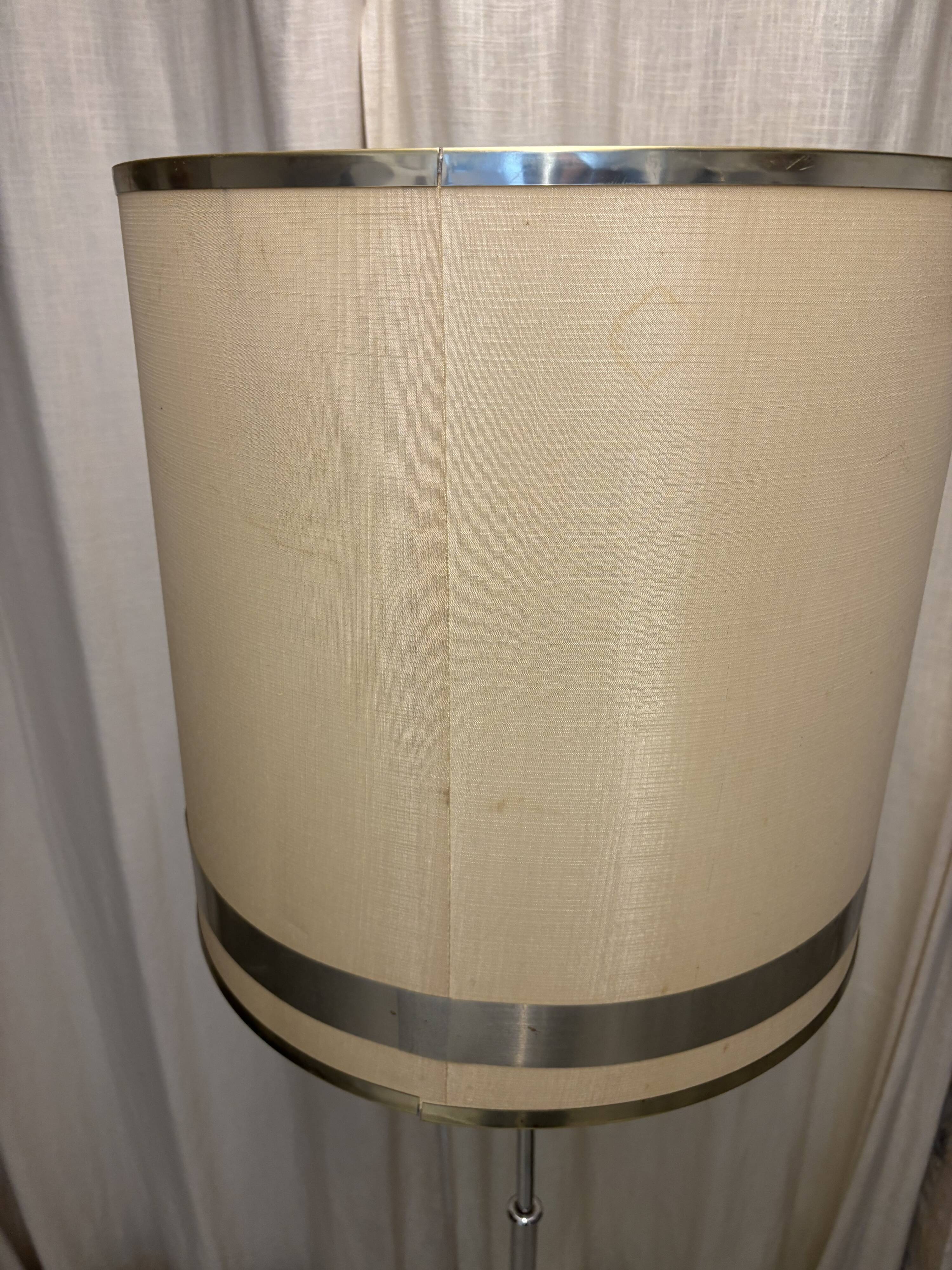 Lampadaire en métal chromé, années 70