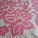Off-white rectangular cotton tablecloth fuchsia pink patterns 150X250 and 8 pink towels