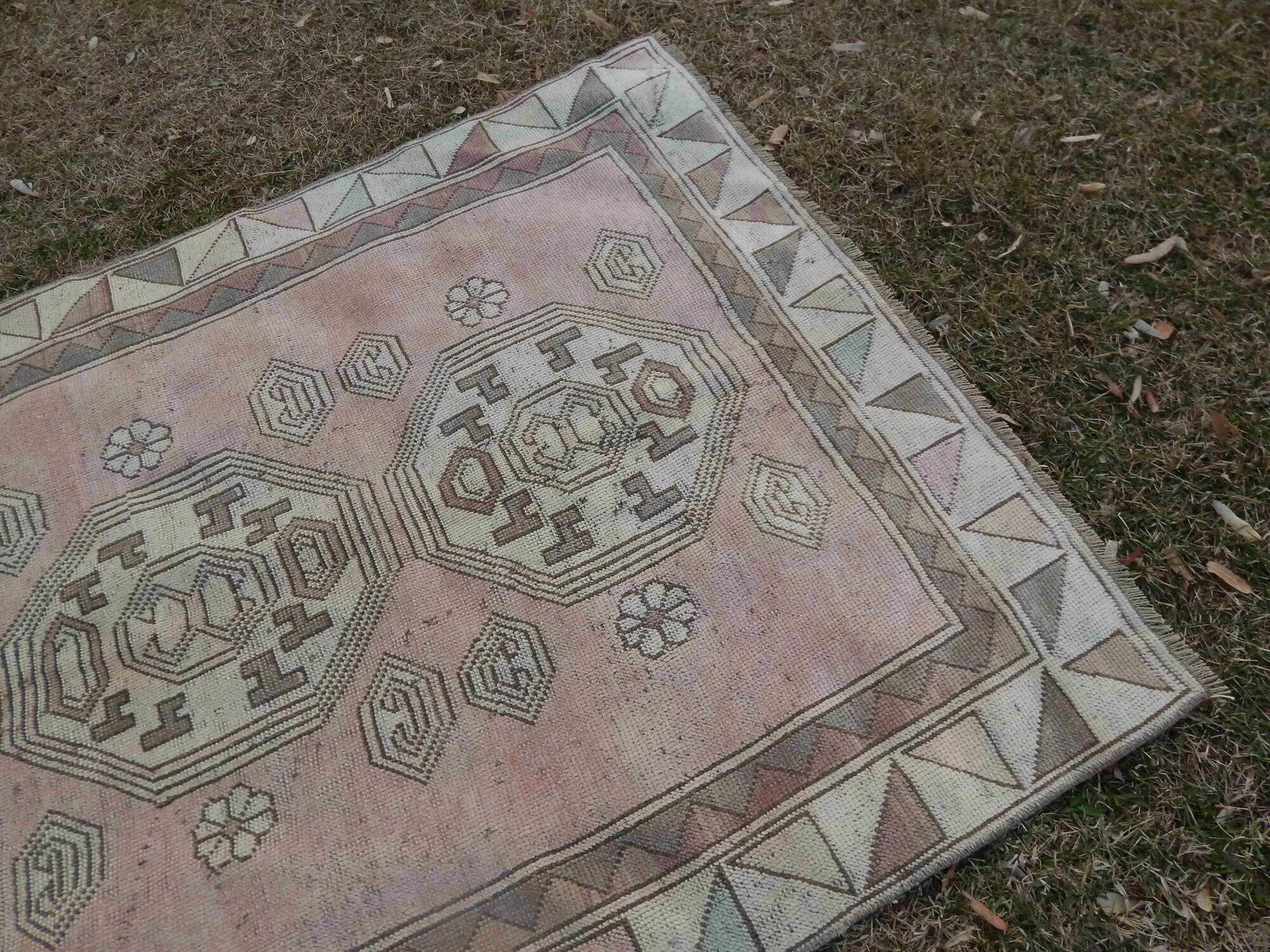 Vintage Turkish Oushak rug 121x140 cm