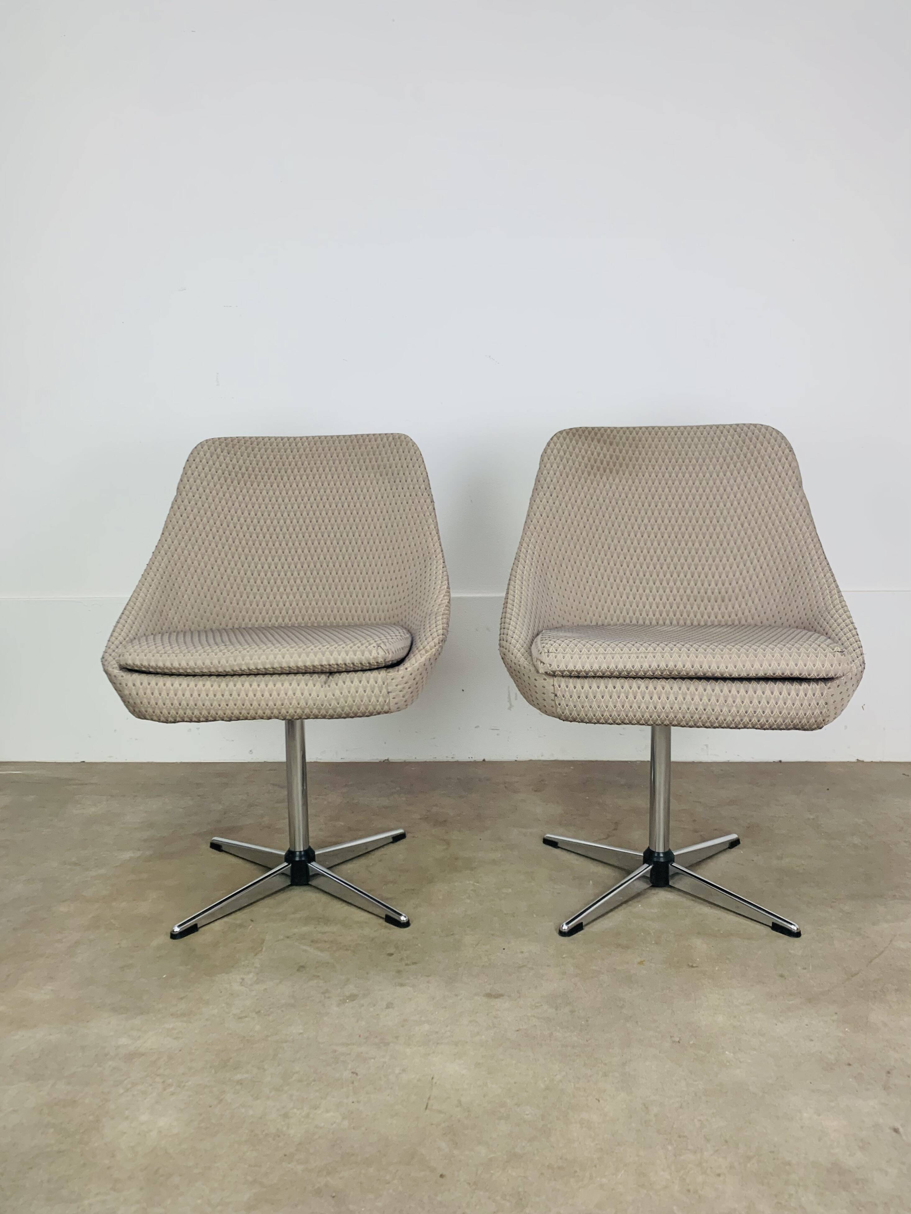 Paire de chaises coque 70's, pivotantes, vintage