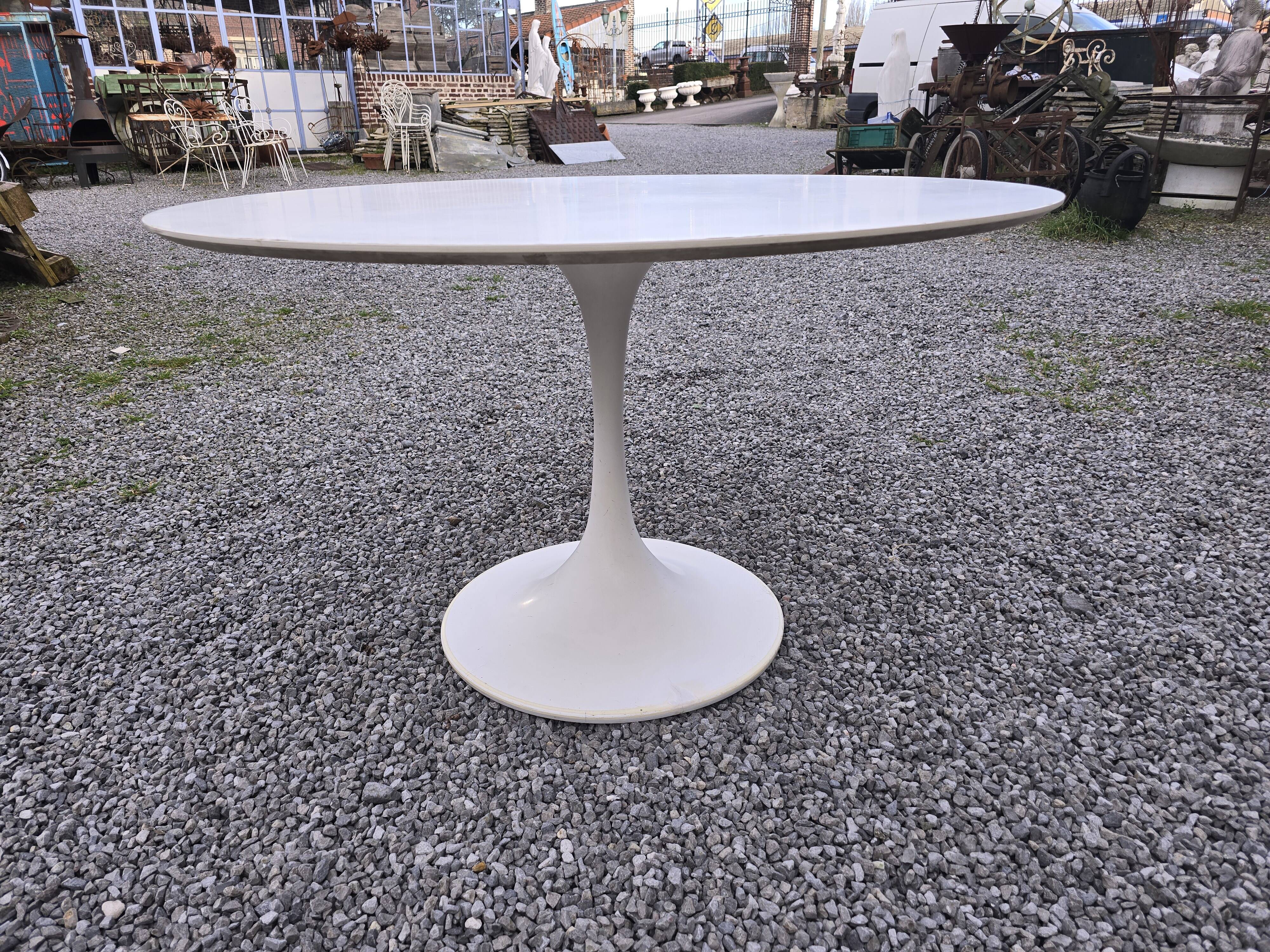 Tulip foot table from the 70s, 120cms in diameter