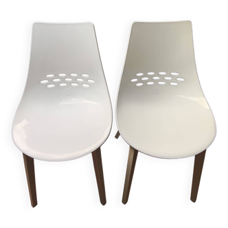 Set of 2 white Calligaris chairs