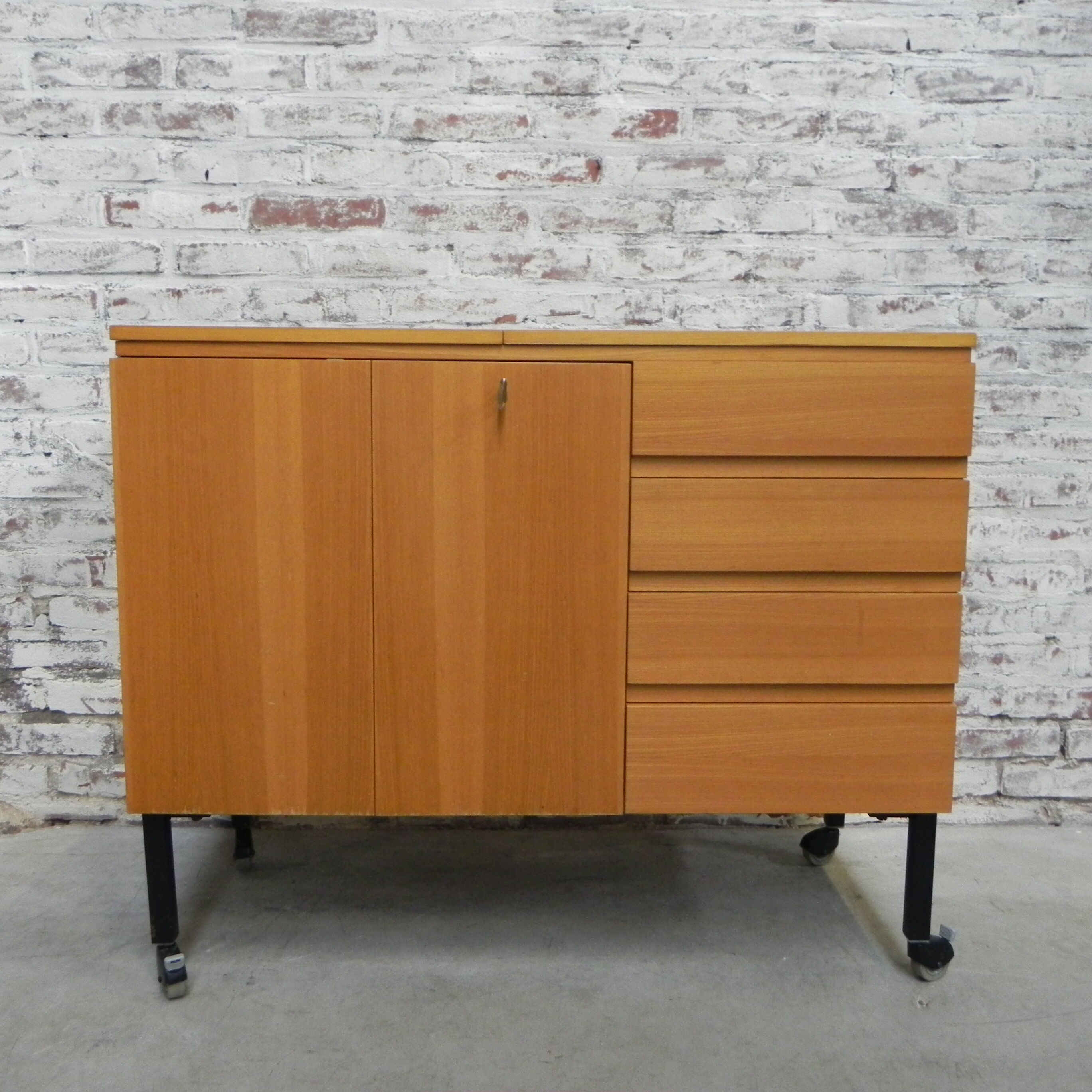 Sewing machine cabinet can also be used without a sewing machine, Horn Moebel