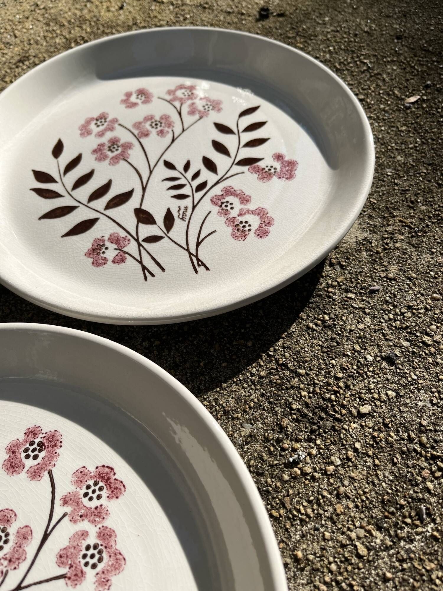 2 large vintage plates 24 cm flower pattern manufacture May