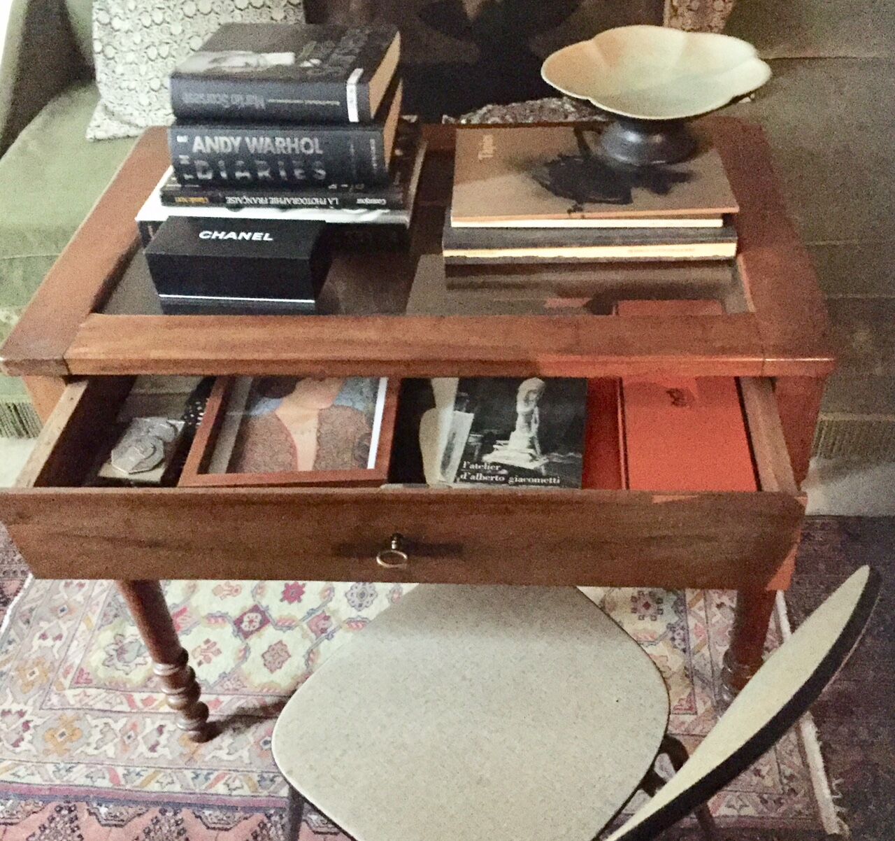 Business showcase table