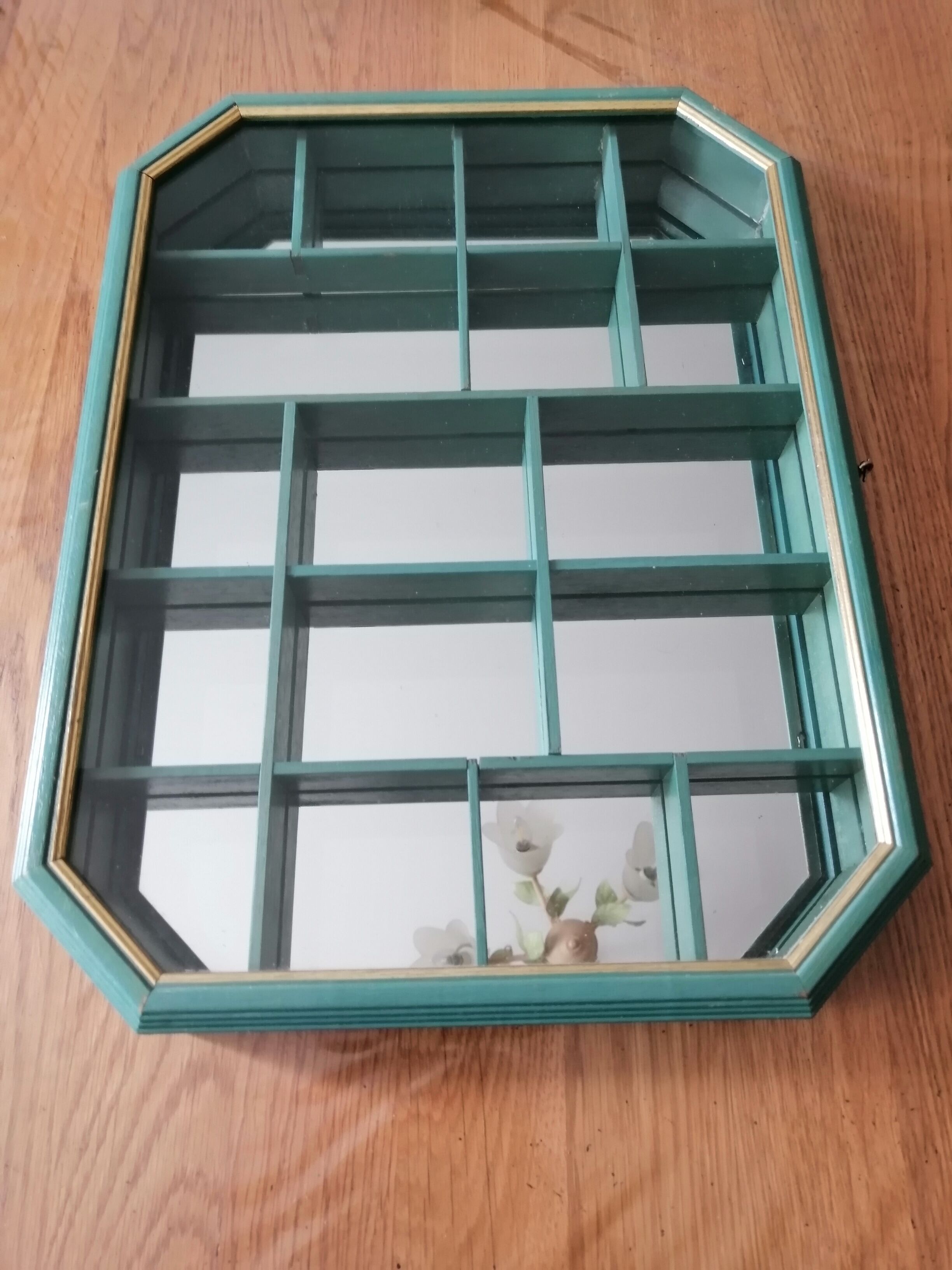 Miniature octagonal showcase