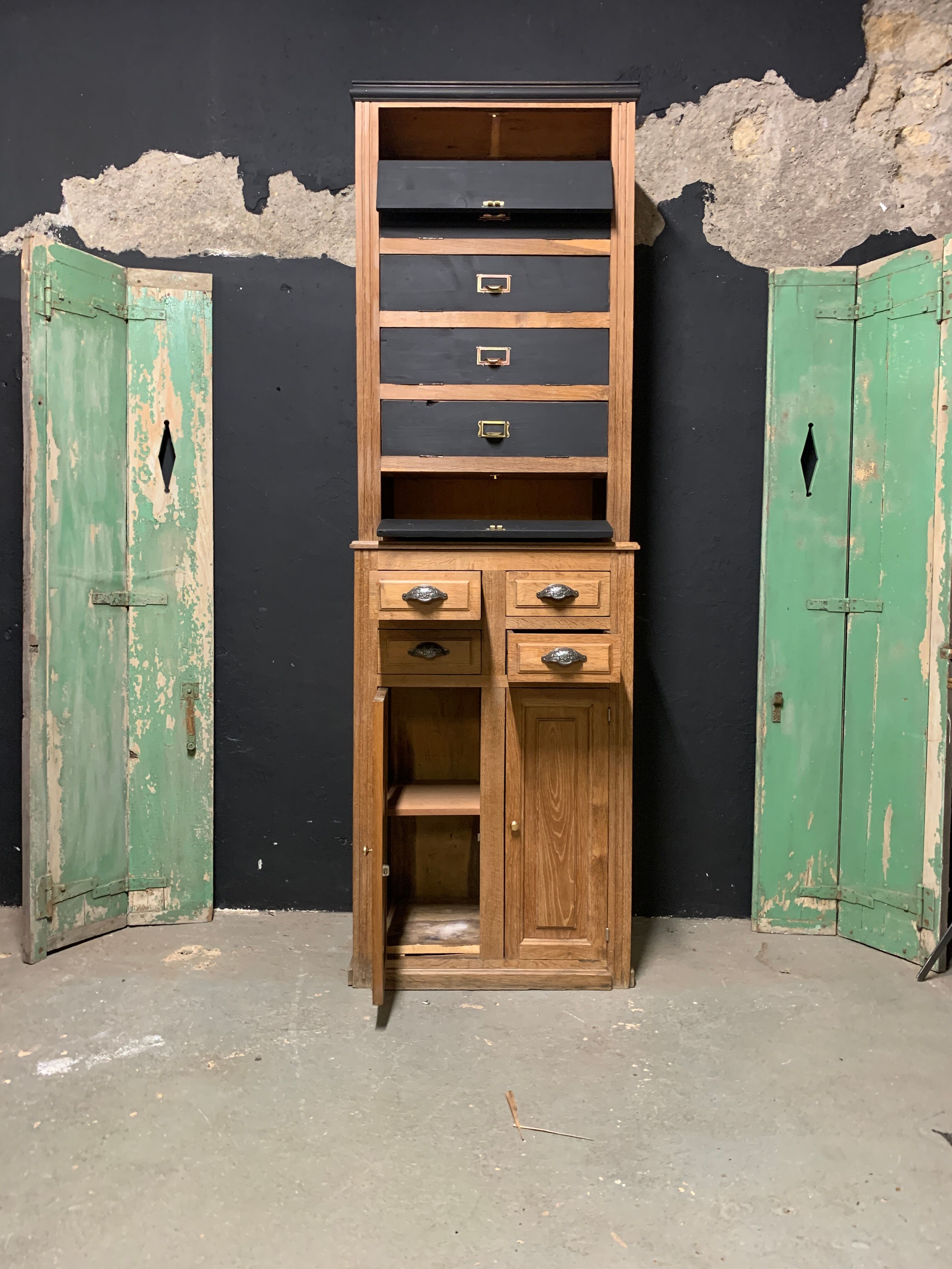 Notary's trade furniture with oak clamshell 1930