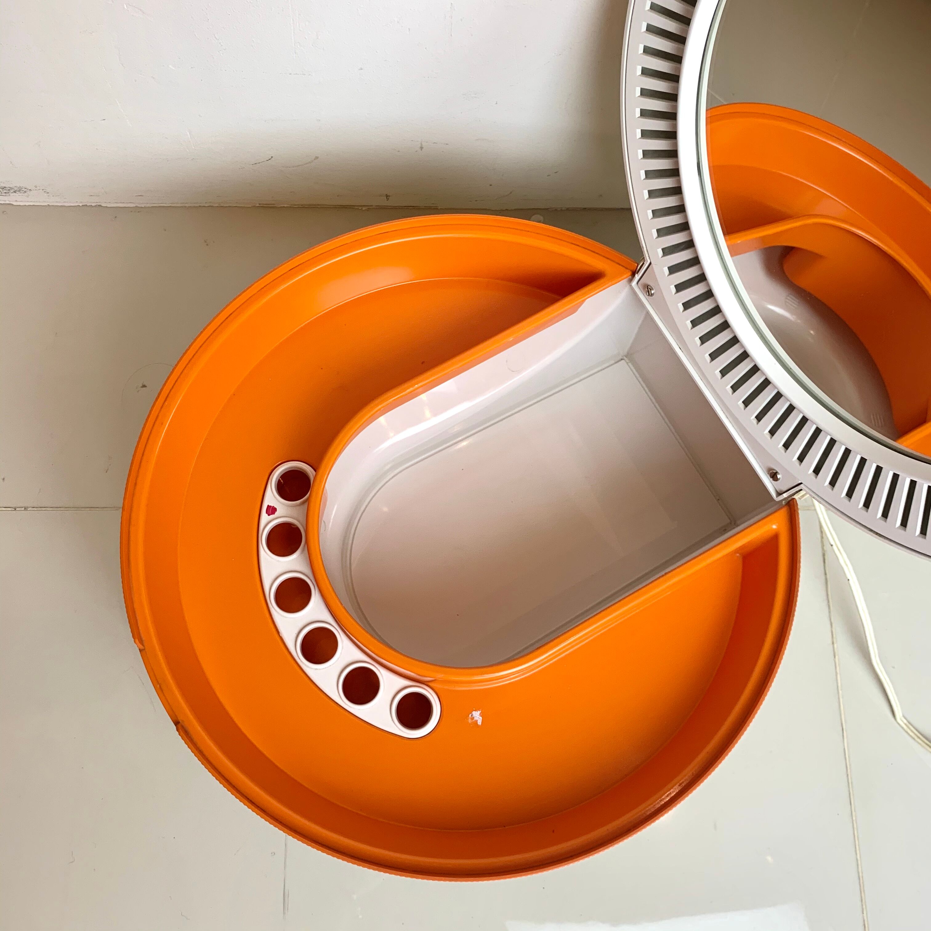 Backlit table dressing table "ufo" for flair