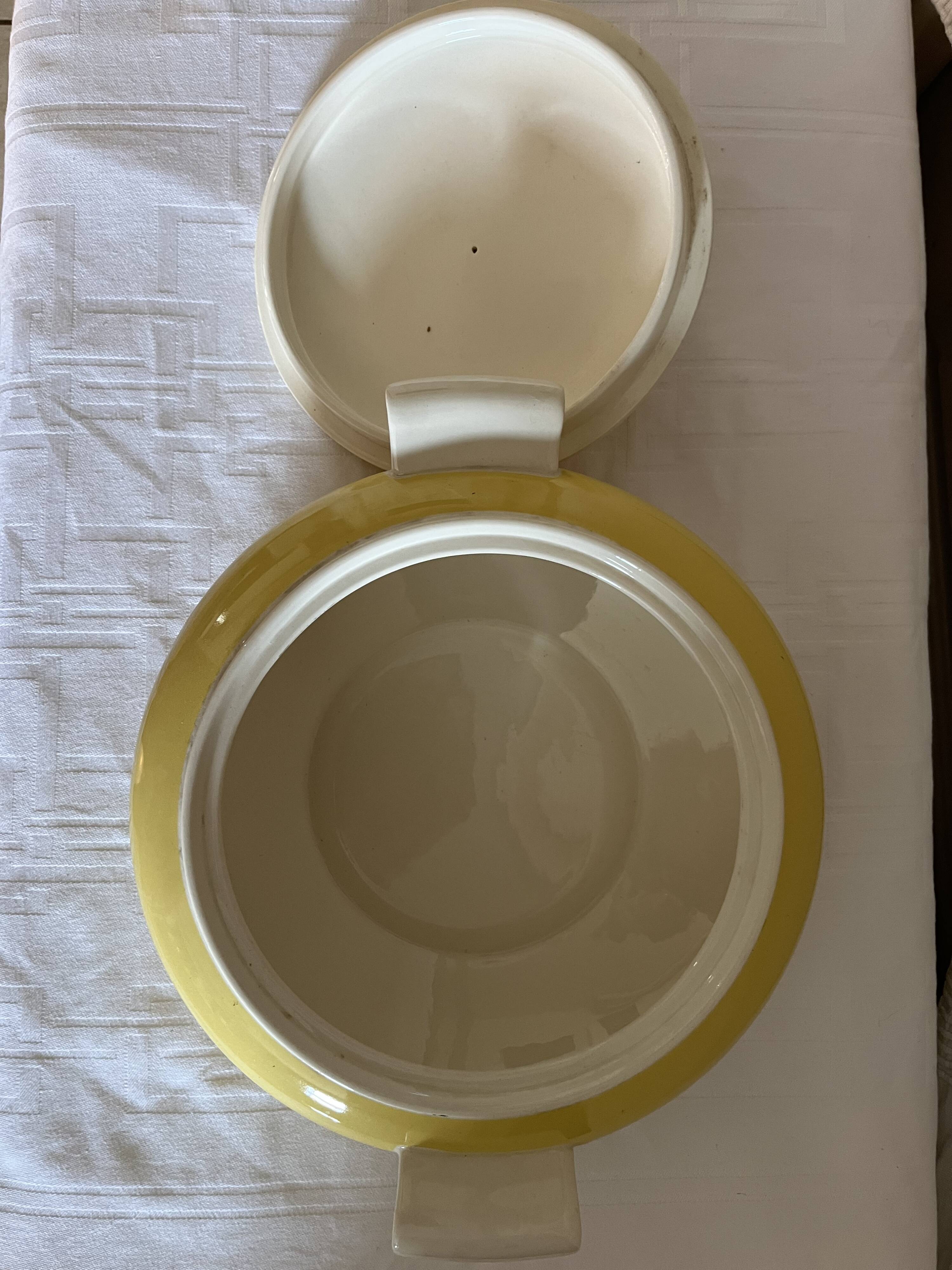 Soup tureen