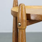Table d'appoint danoise en chêne massif des années 1960 par Arne Basse pour Knabstrup