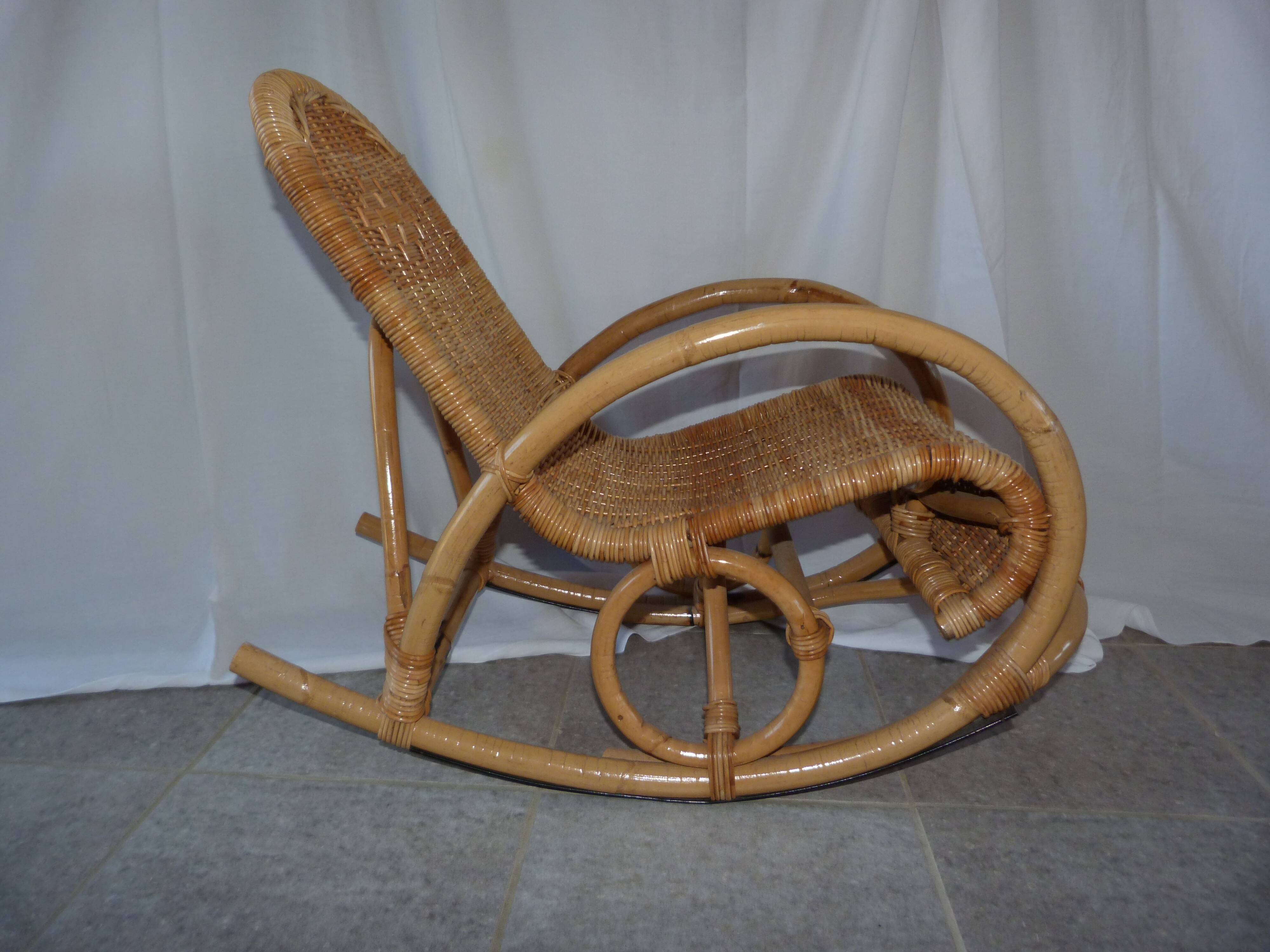 Rocking chair en rotin