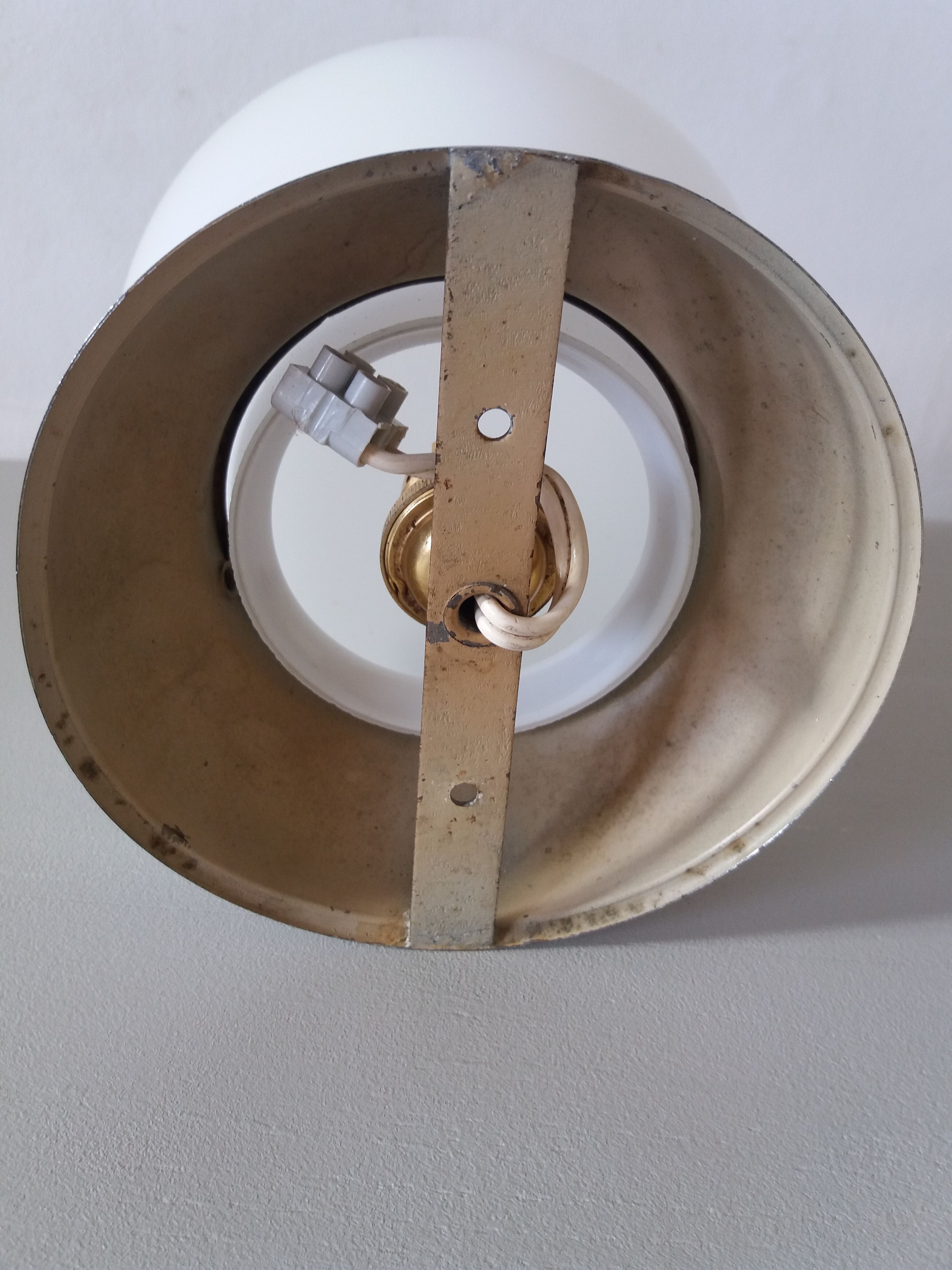 Ceiling ball in opaline