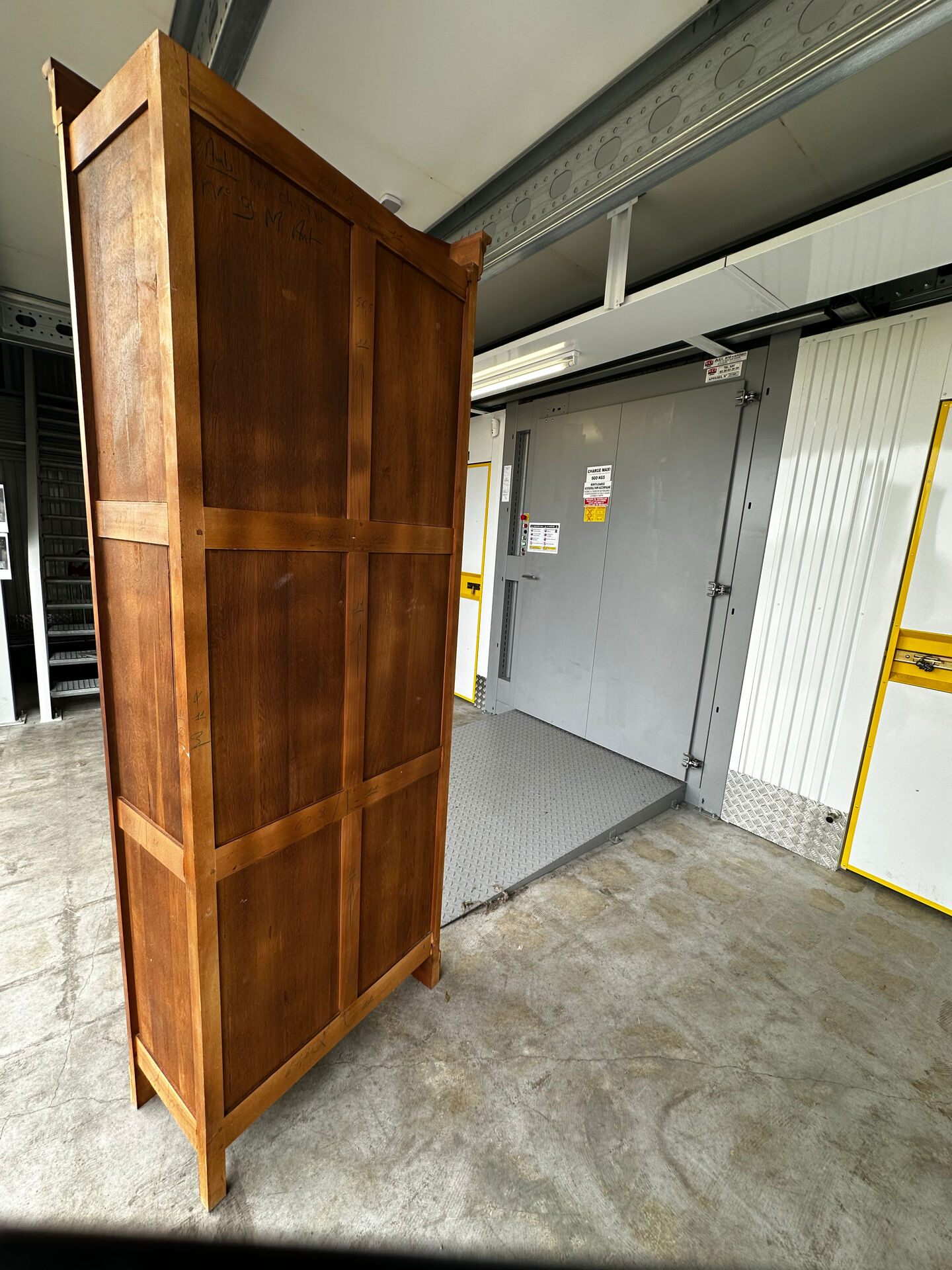 Corner library in solid cherry wood - 20th century