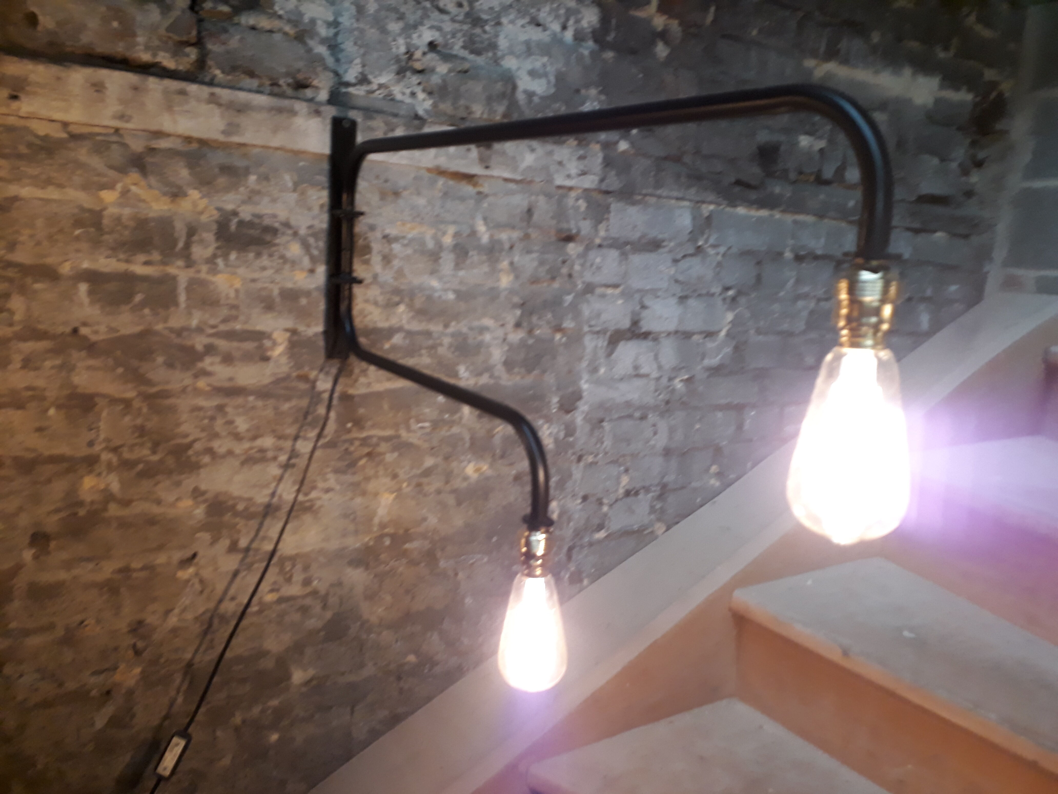 Wall light orientable wall