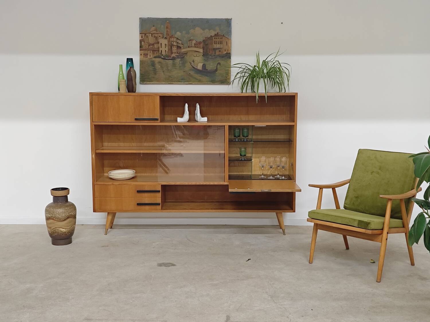 Buffet Vaisselier en bois blond Libena , ex Tchécoslovaquie 1970