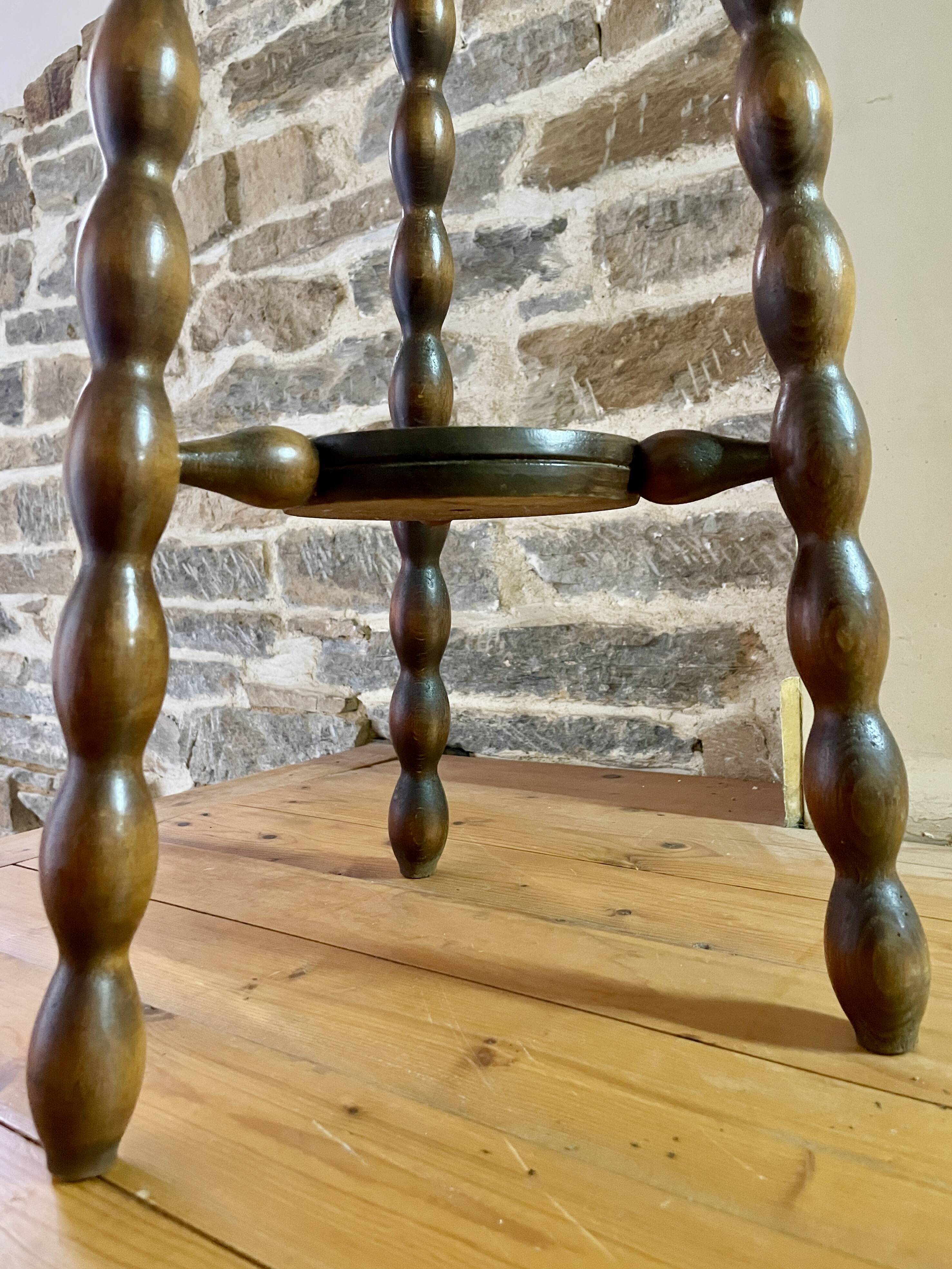 High stool in beaded wood - spool legs