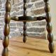 Tabouret haut en bois perlés - pieds bobines