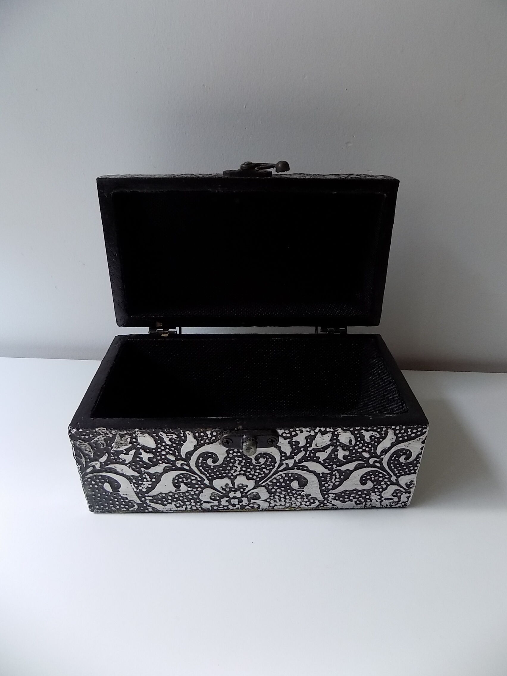 Silver metal jewelry box