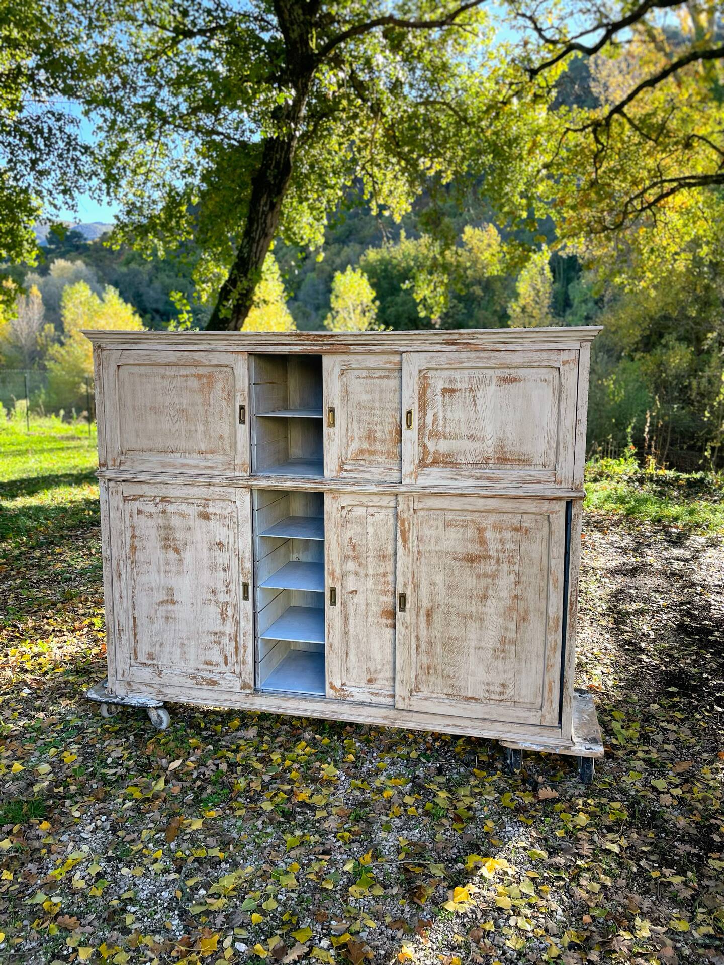 Workshop furniture in oak from the 20th century.