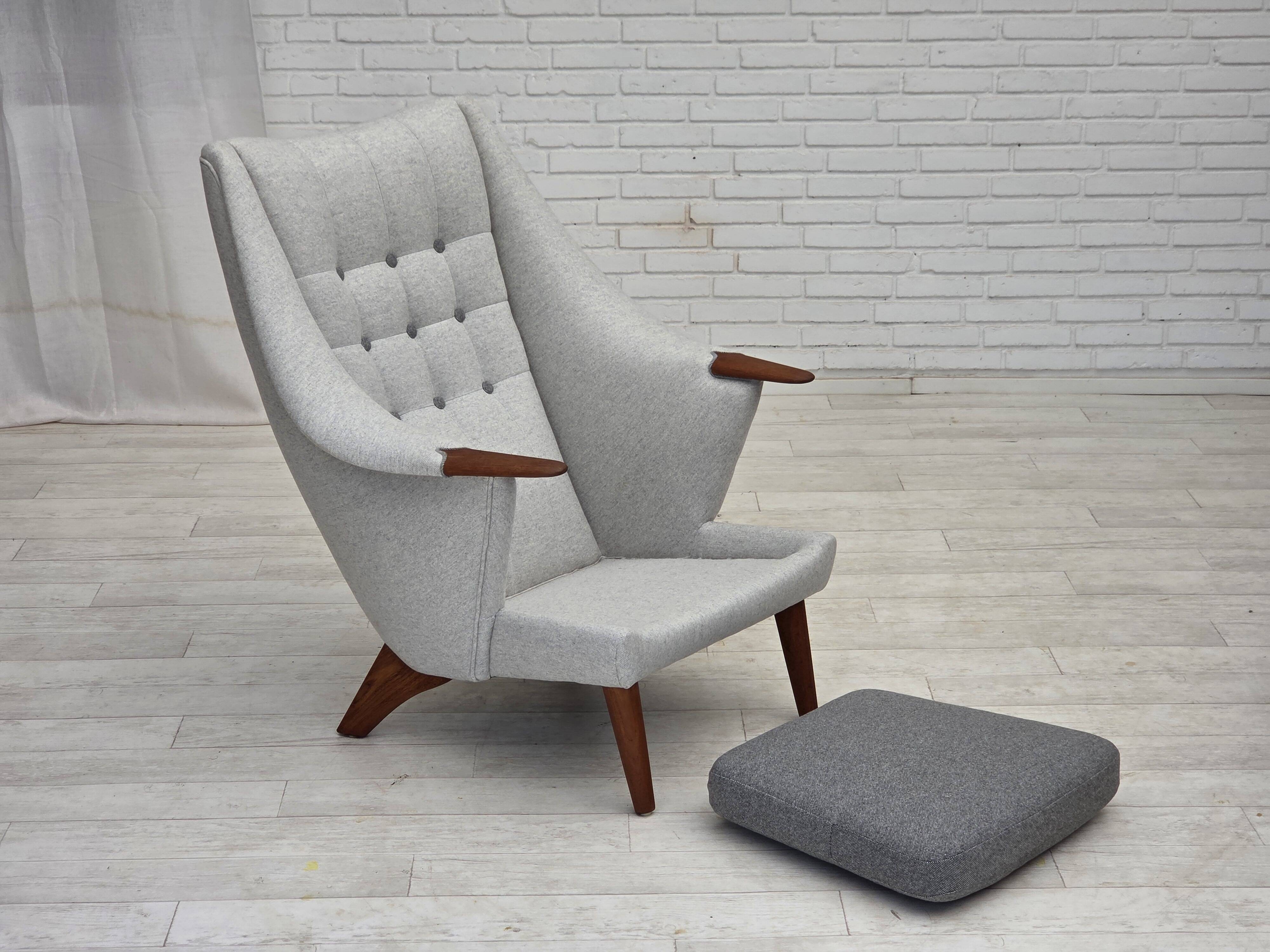 Fauteuil danois à dossier haut avec tabouret, années 1970, laine, bois de teck.