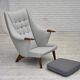 Fauteuil danois à dossier haut avec tabouret, années 1970, laine, bois de teck.