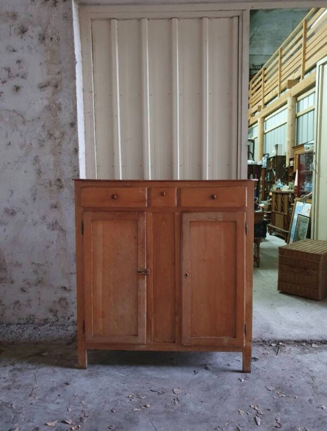 Buffet with 2 doors
